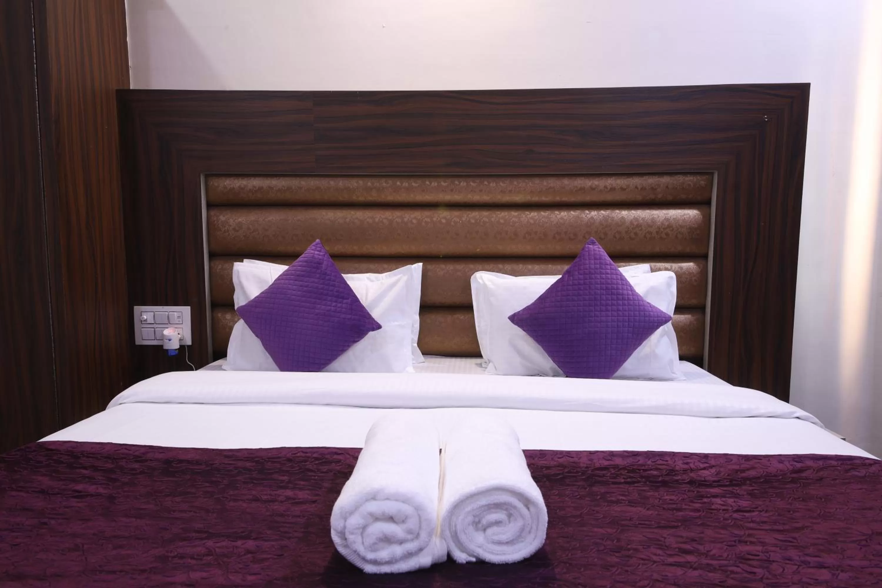 Bed in Grey Castle - Hotel Near Haridwar Railway station