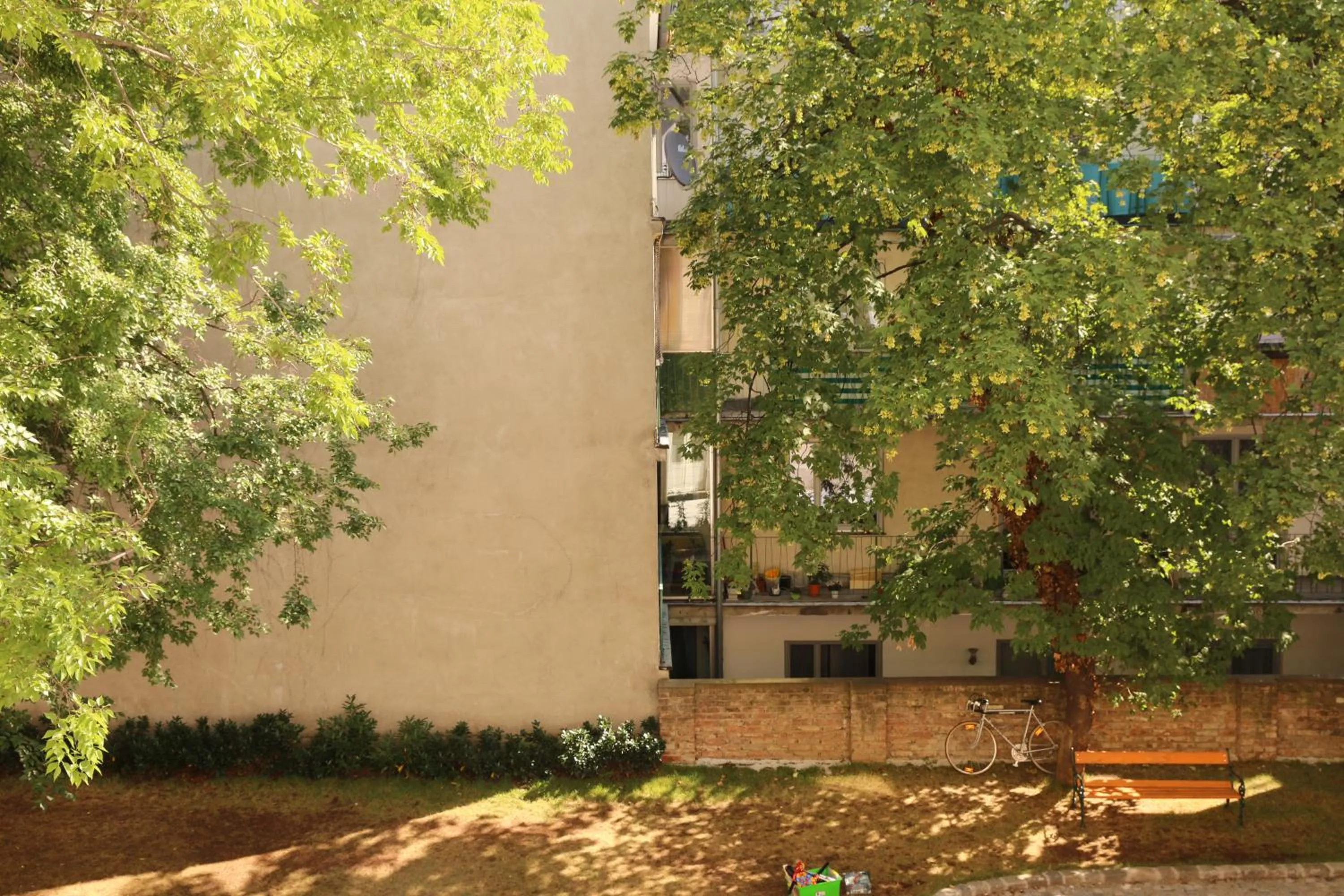 Property building, Garden in Hotel Am Schottenpoint