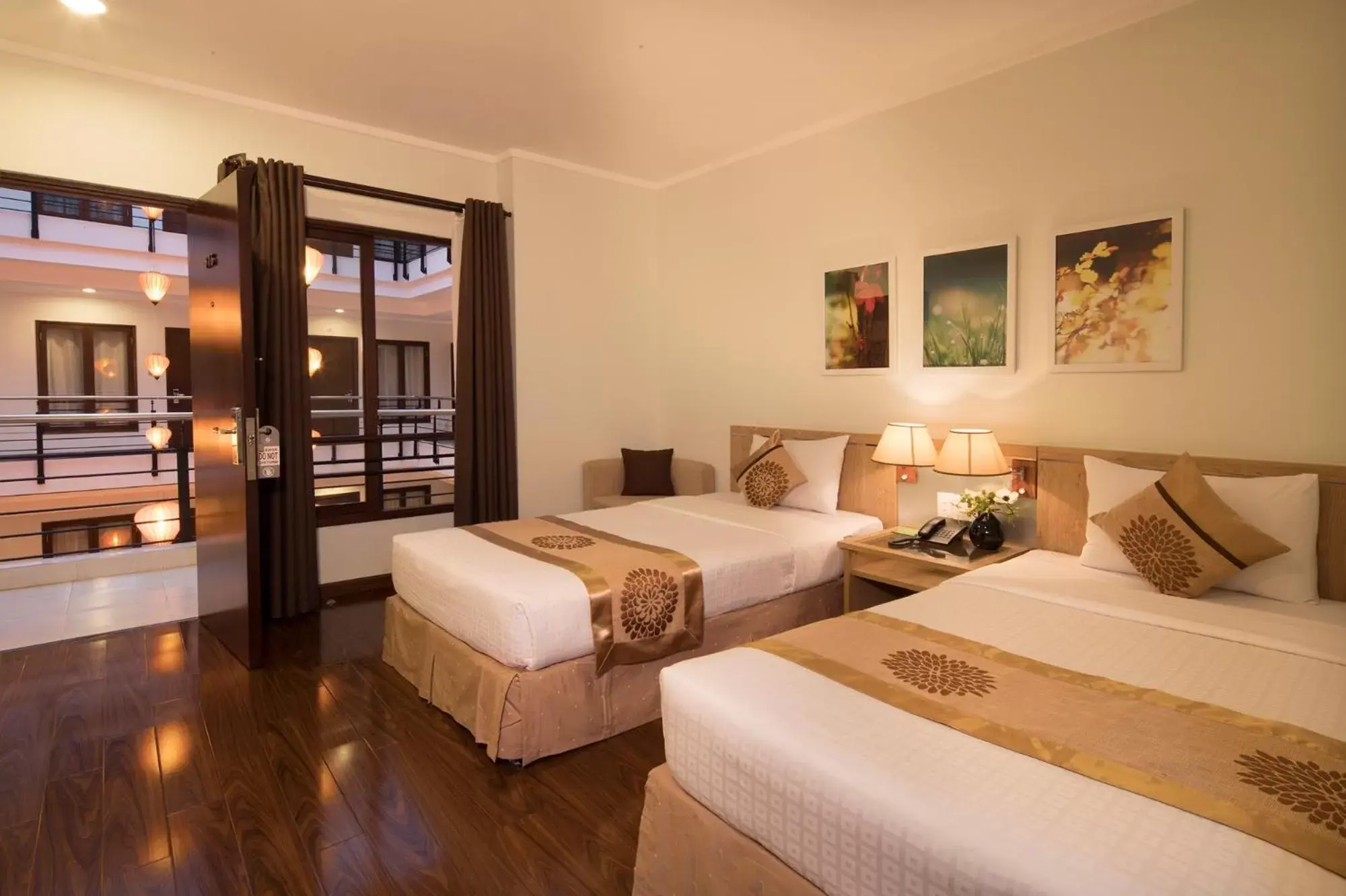 Superior Twin with window internal view - single occupancy in Vien Dong Hotel - Near Bui Vien Walking Street Superior Twin with window internal view - single occupancy in Vien Dong Hotel - Near Bui Vien Walking Street