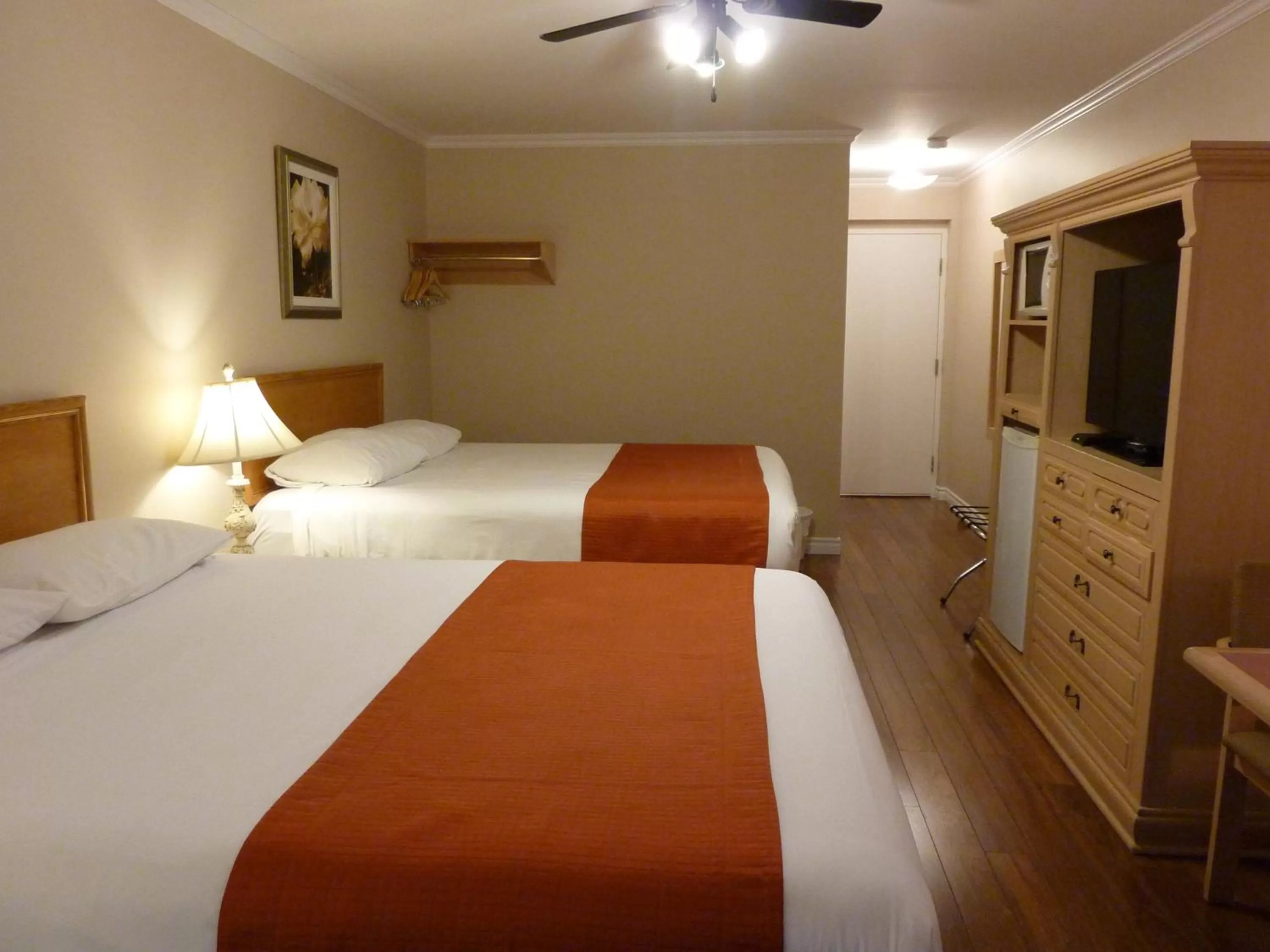 Bed in Motel Becancour