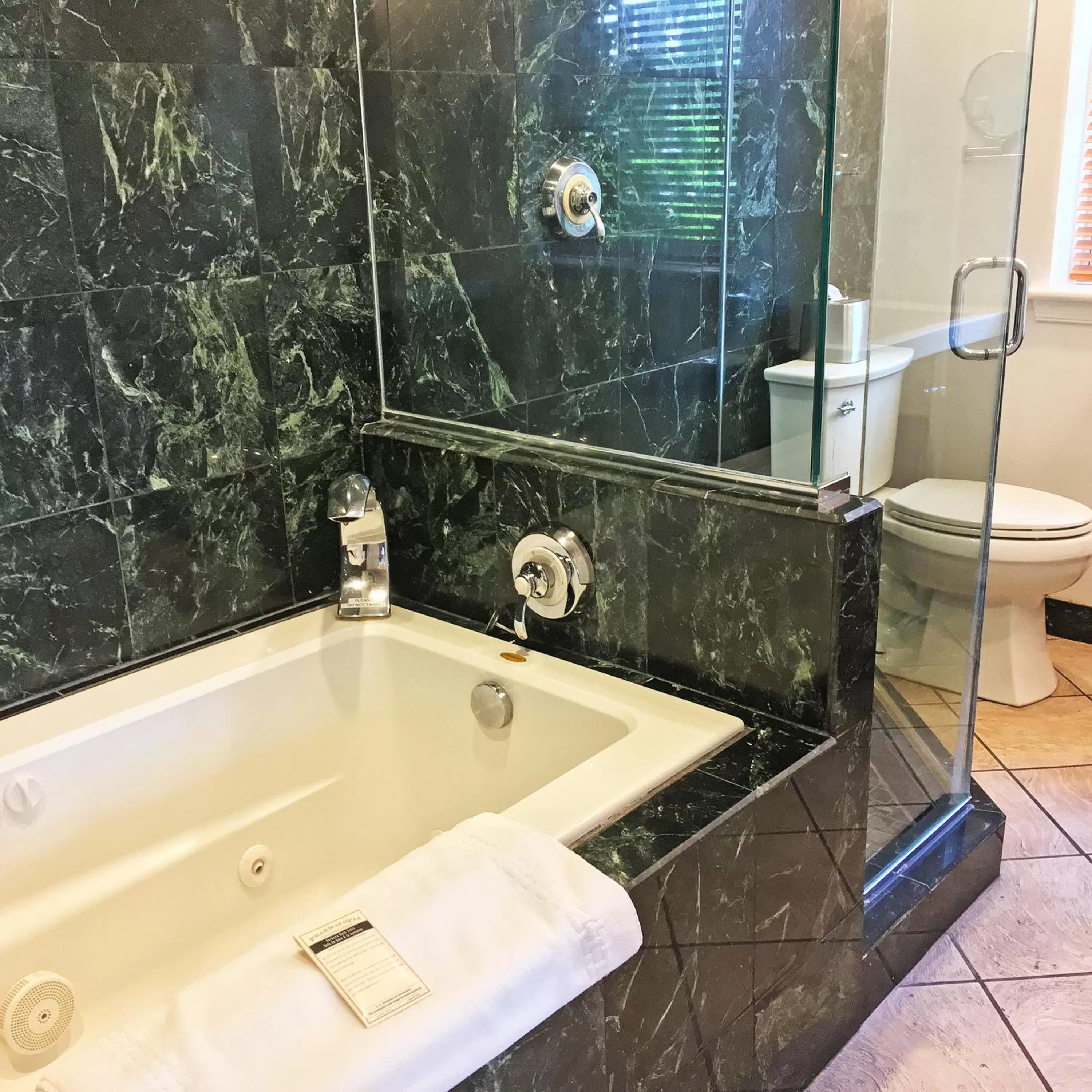 Bathroom in Morris House Hotel