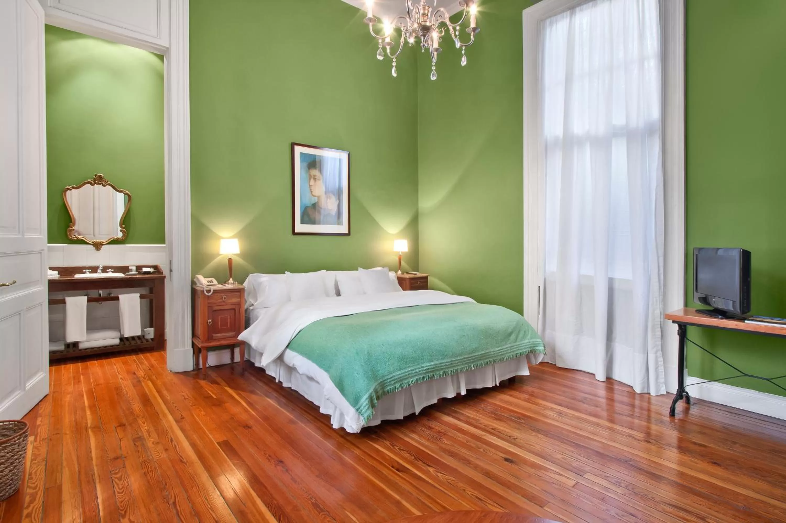 Bathroom, Bed in Hotel del Casco