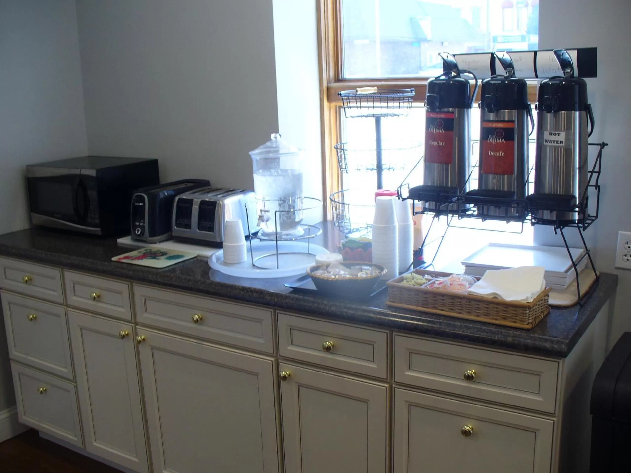 Food and drinks in Villager Motel & Glen Manor Estate