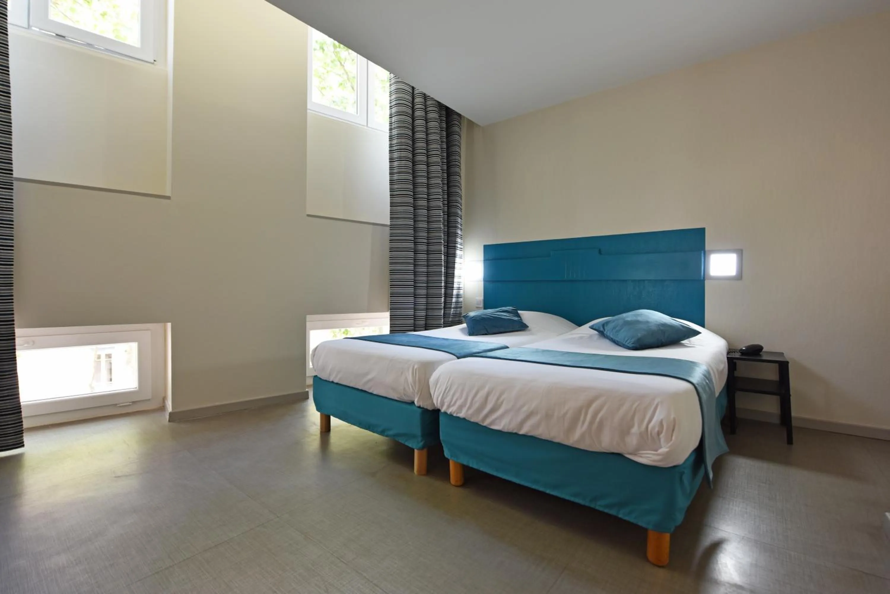 Shower, Bed in Hôtel du Parc