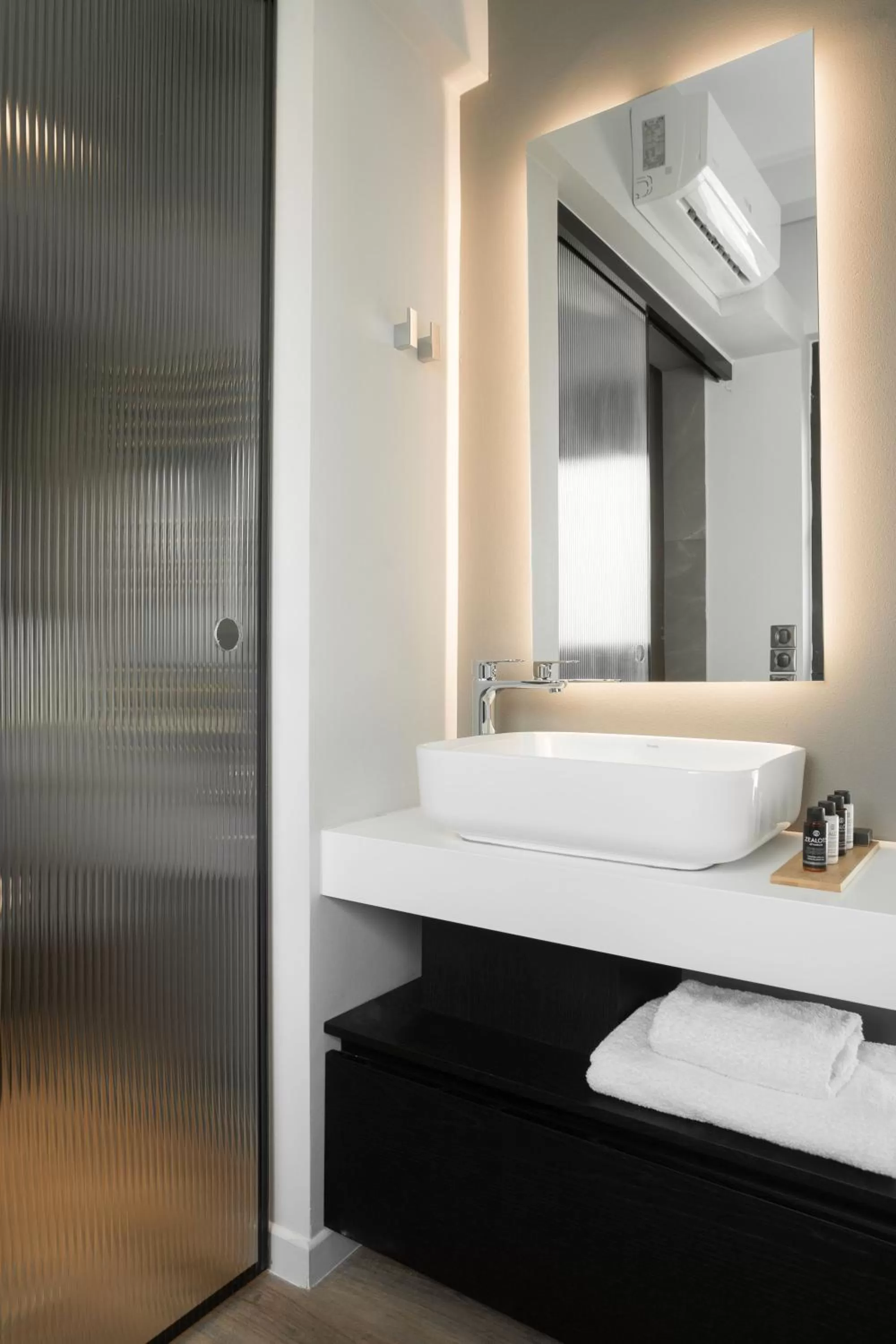 Bathroom in LUX&EASY Athens Downtown Apartments