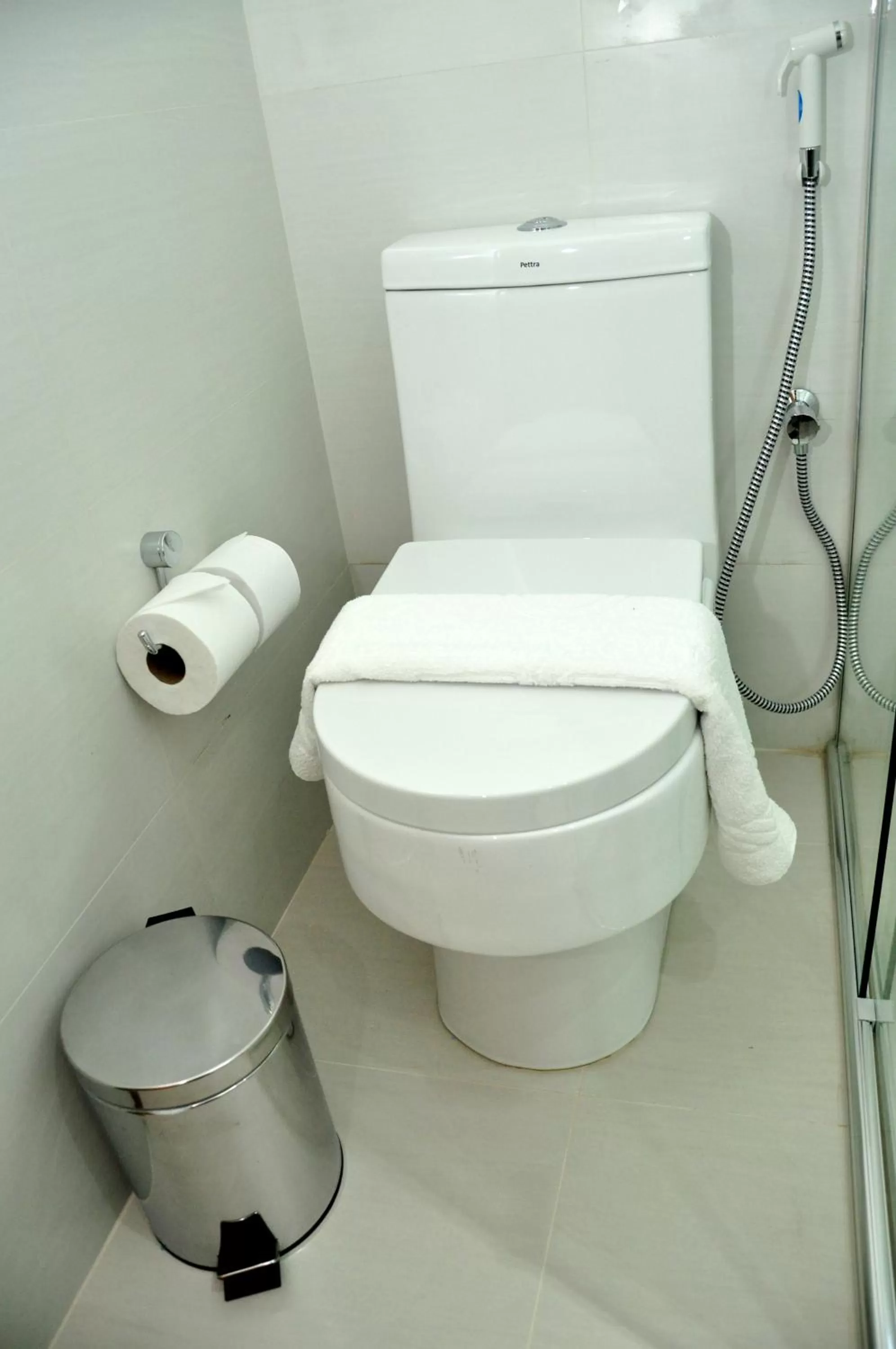 Toilet, Bathroom in Hotel Mohave