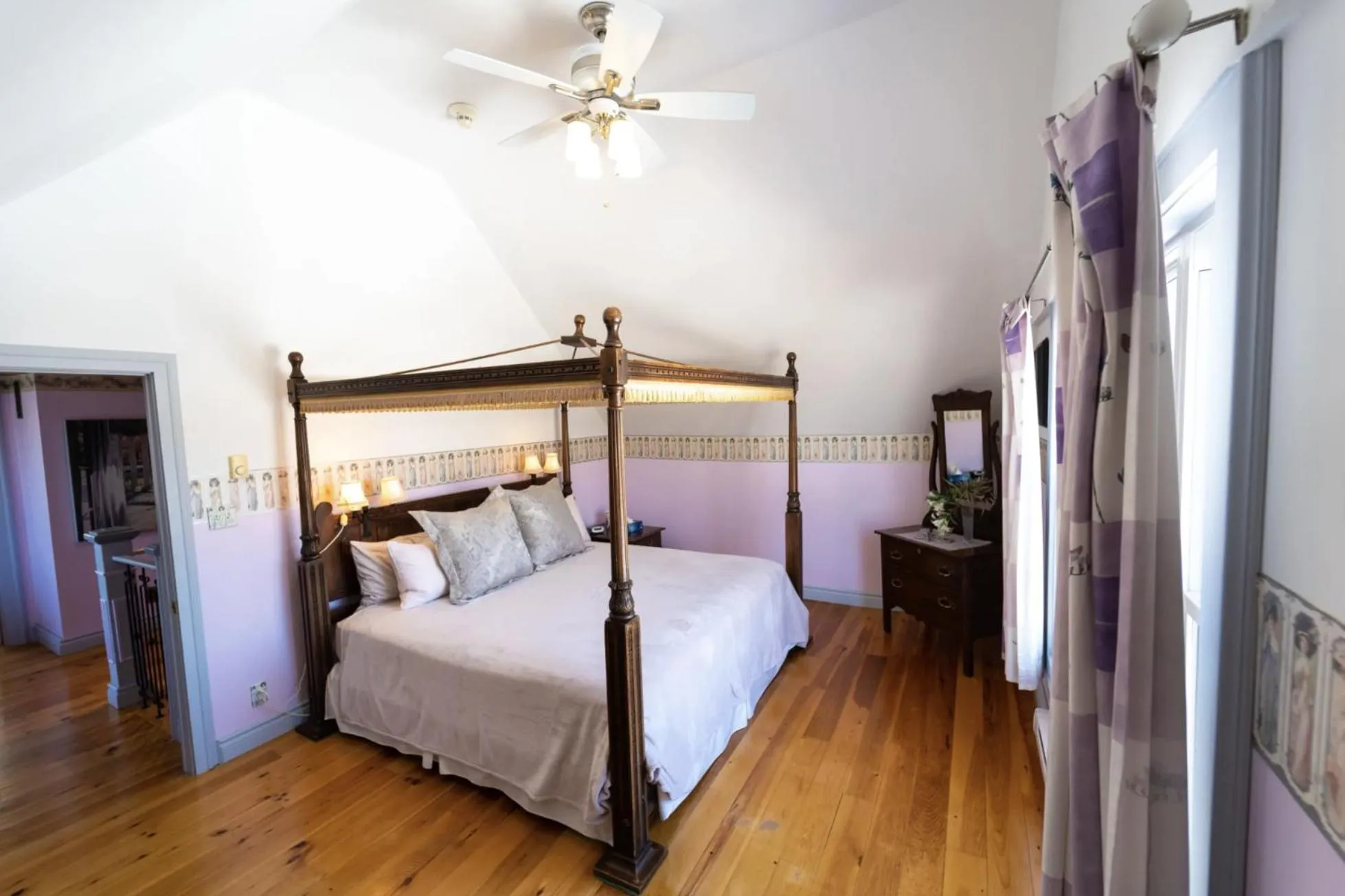 Bed in The Maple Inn