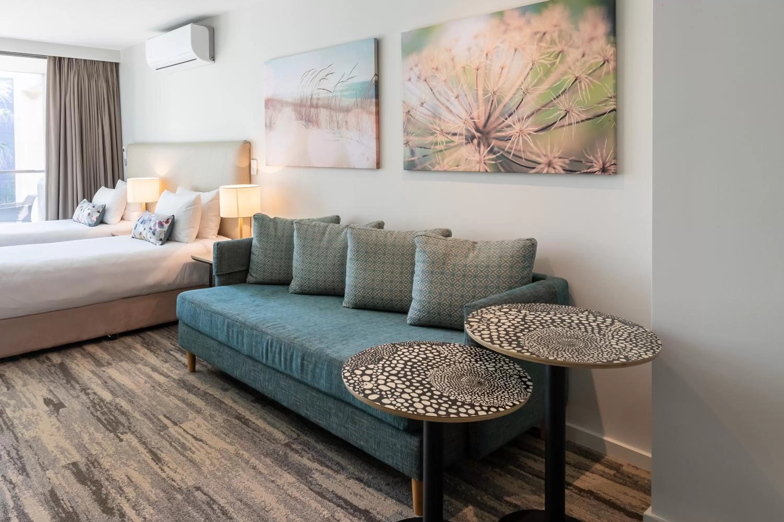 Photo of the whole room, Bed in Nightelier Narrabeen