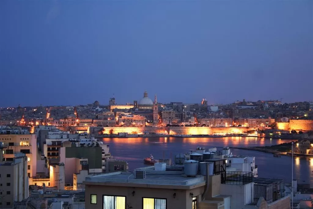 Night in AX The Palace