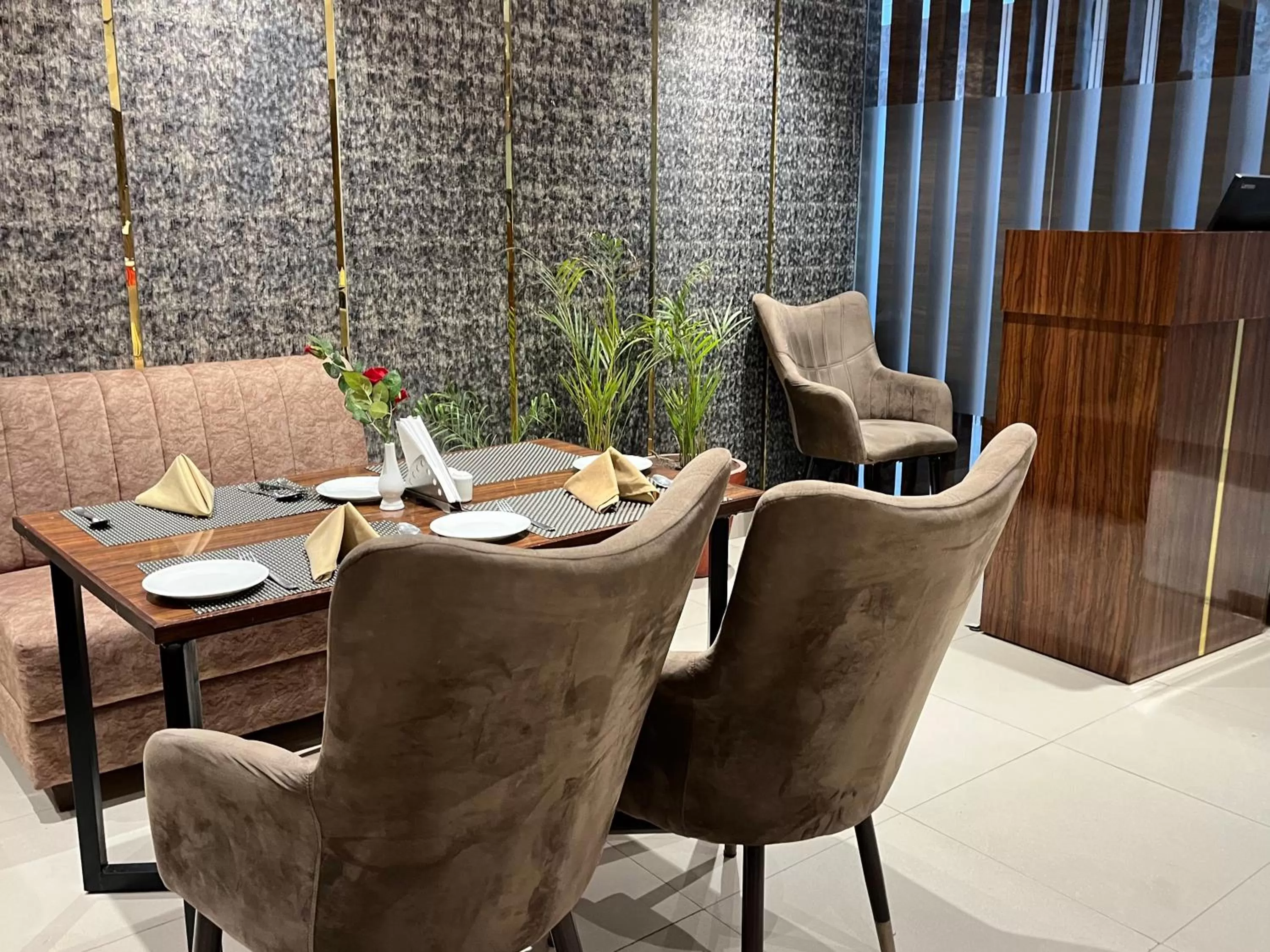 Nightclub / DJ in RRV Hotel