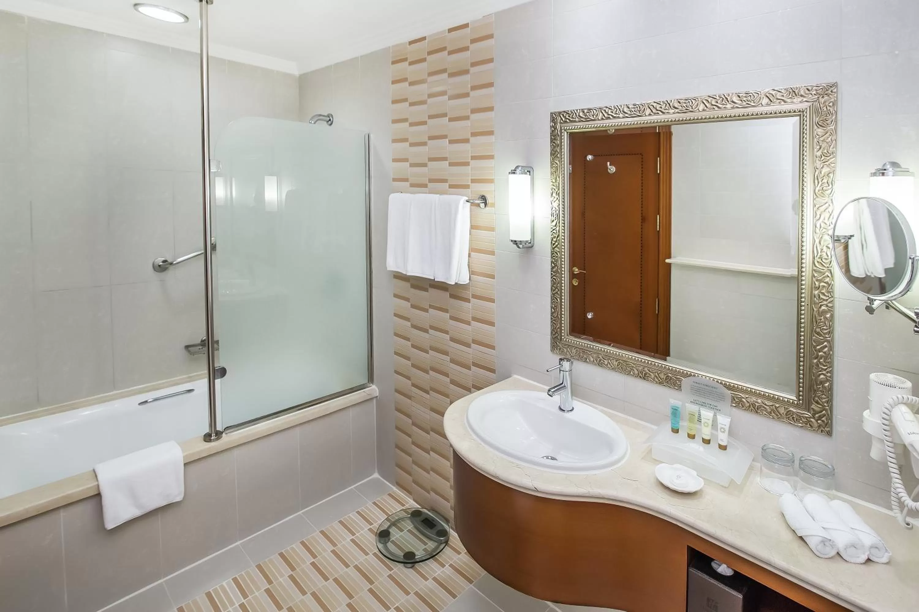 Bathroom in Sunday Hotel Holiday international Dubai