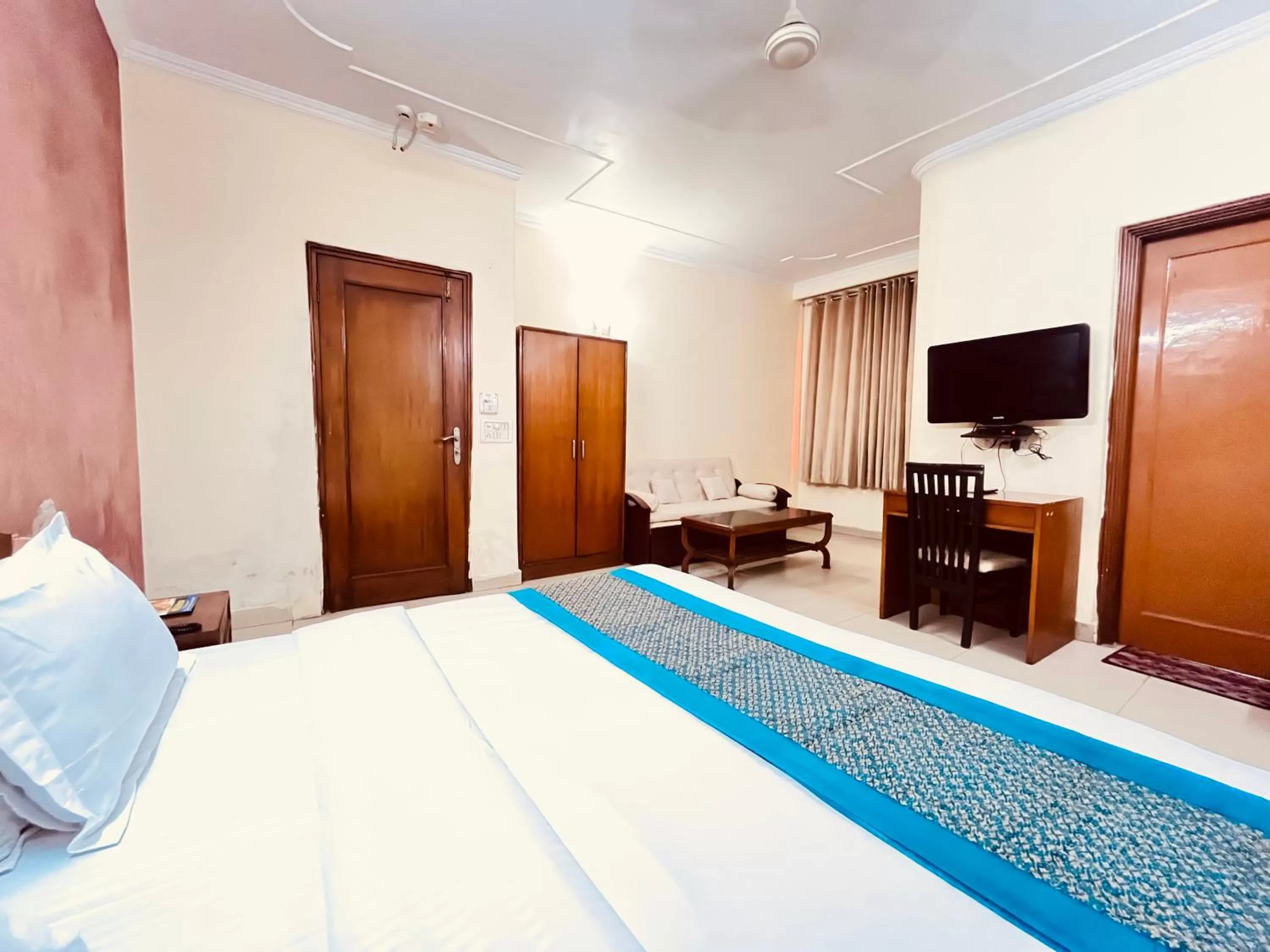 Communal lounge/ TV room in Ashoka Hotel Karol Bagh Delhi