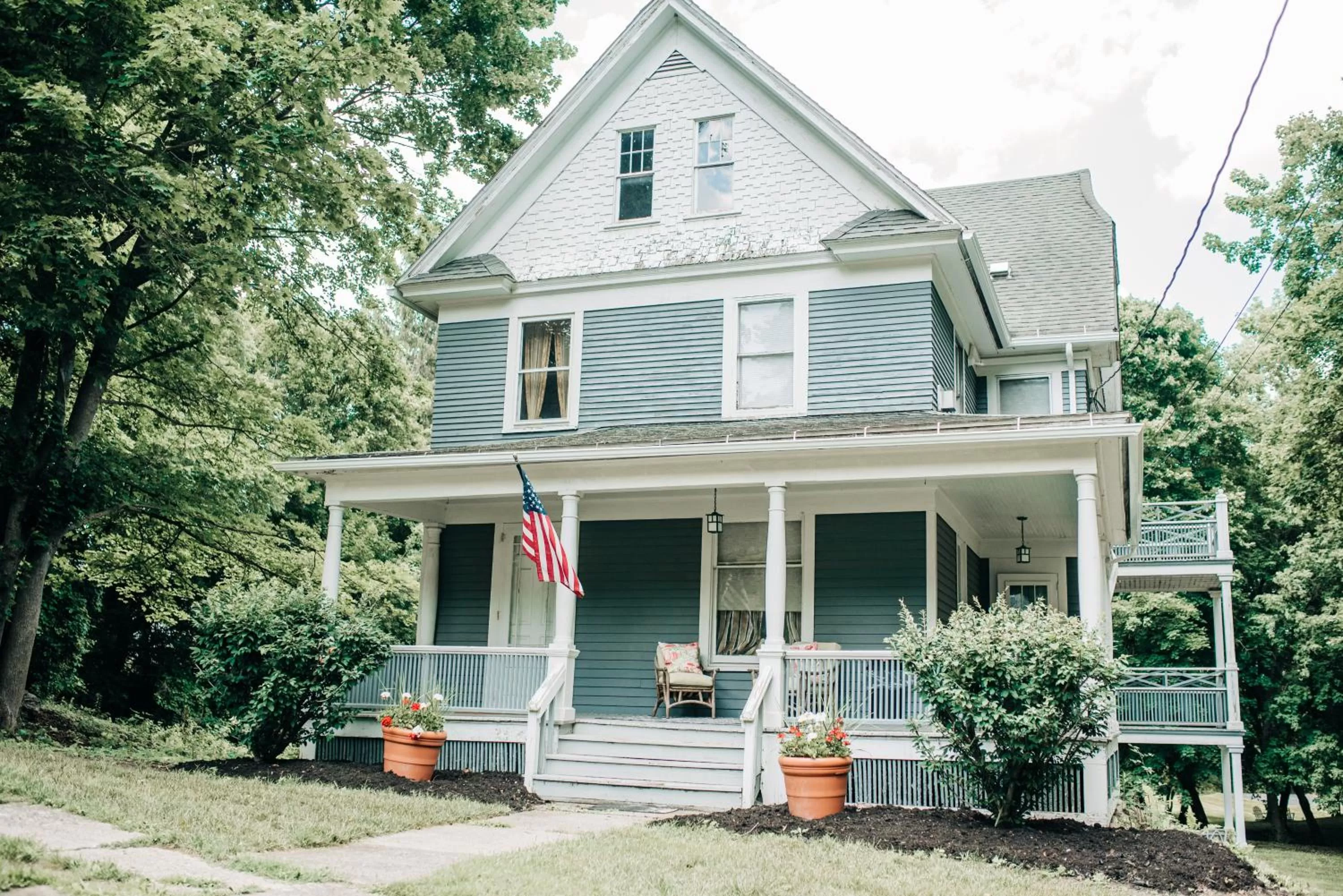 Property building in Benn Conger Inn