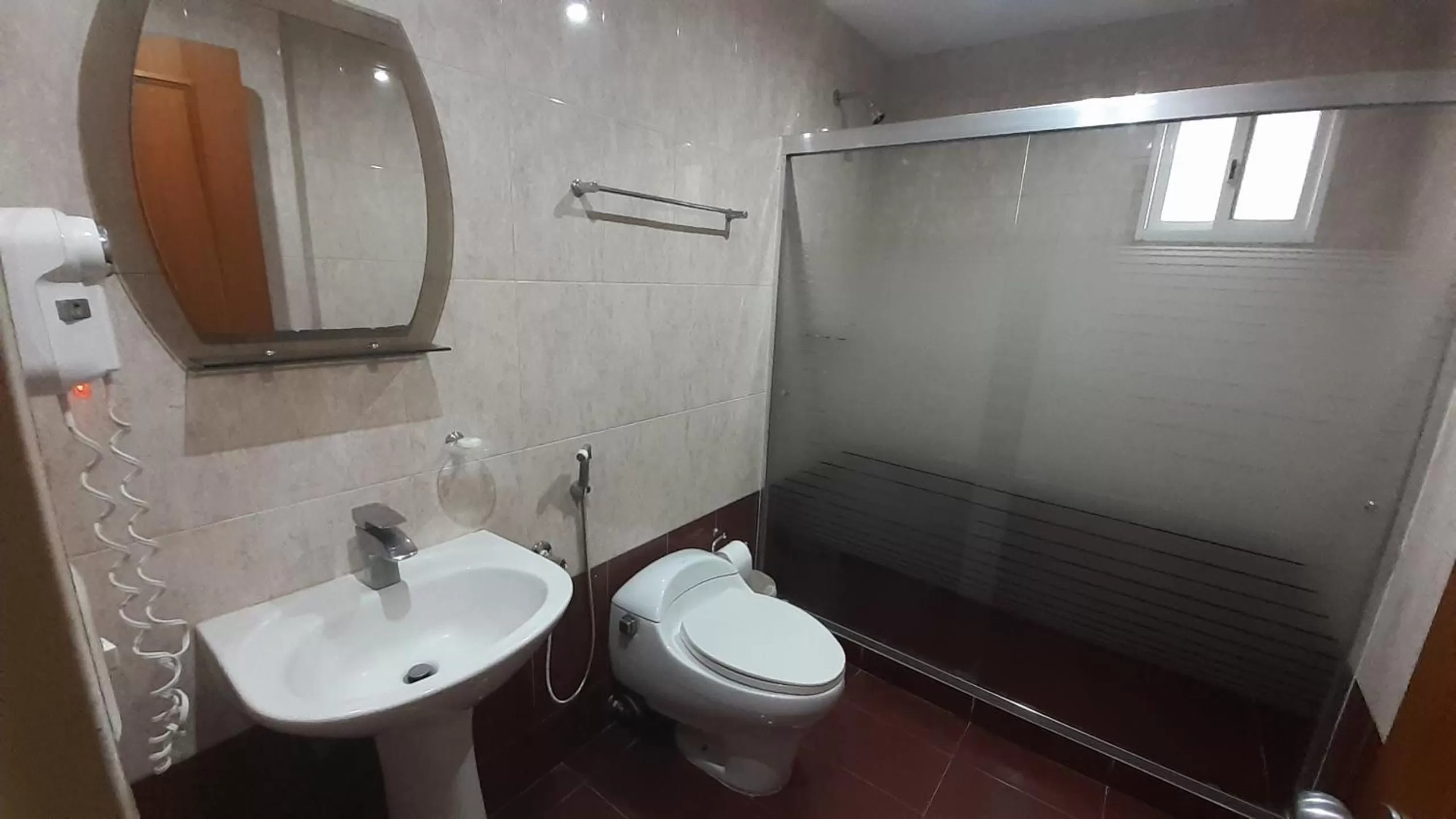 Toilet, Bathroom in HOTEL MUEVETE POR VARGAS