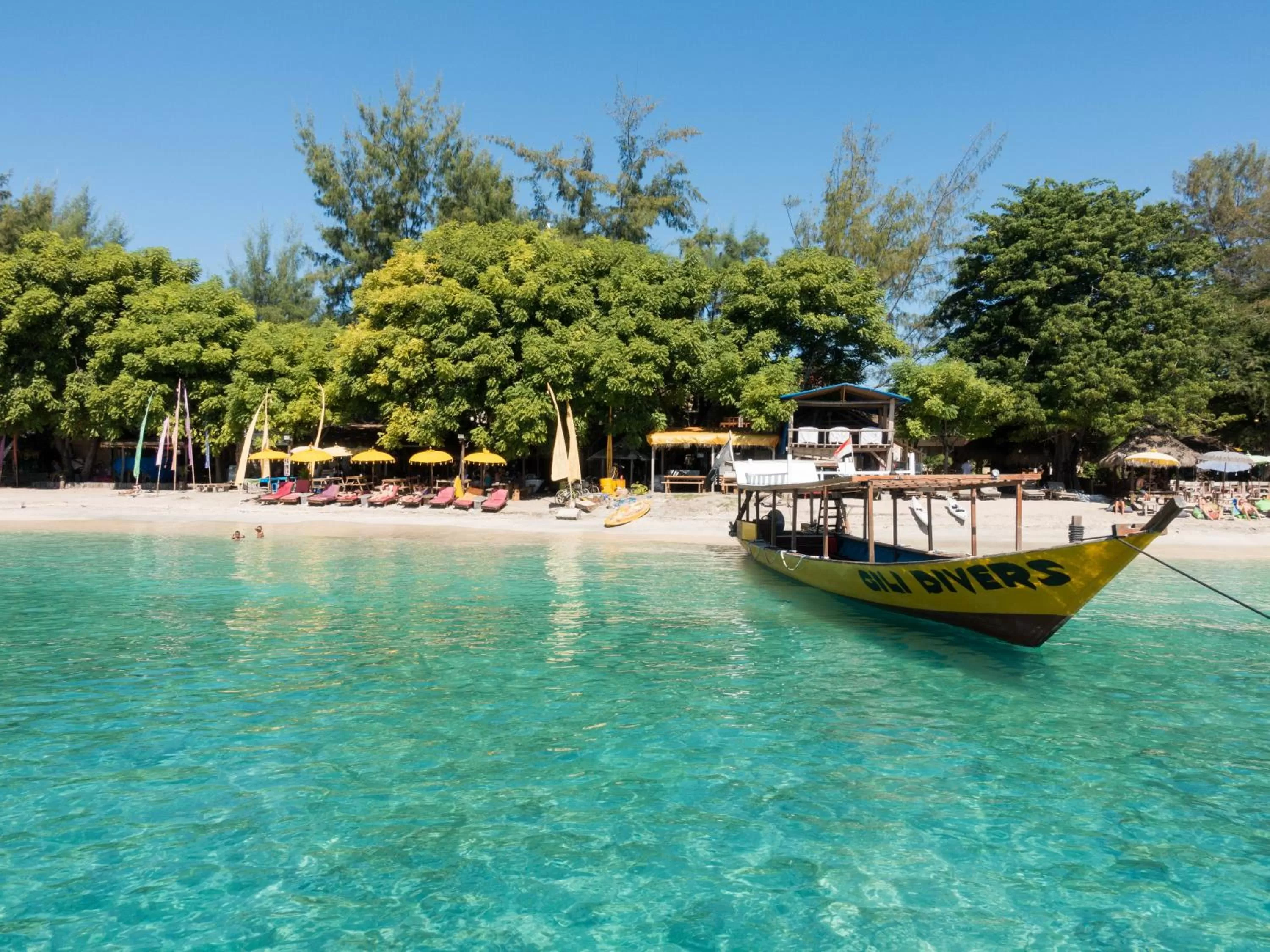 Beach in Gili Divers Hotel