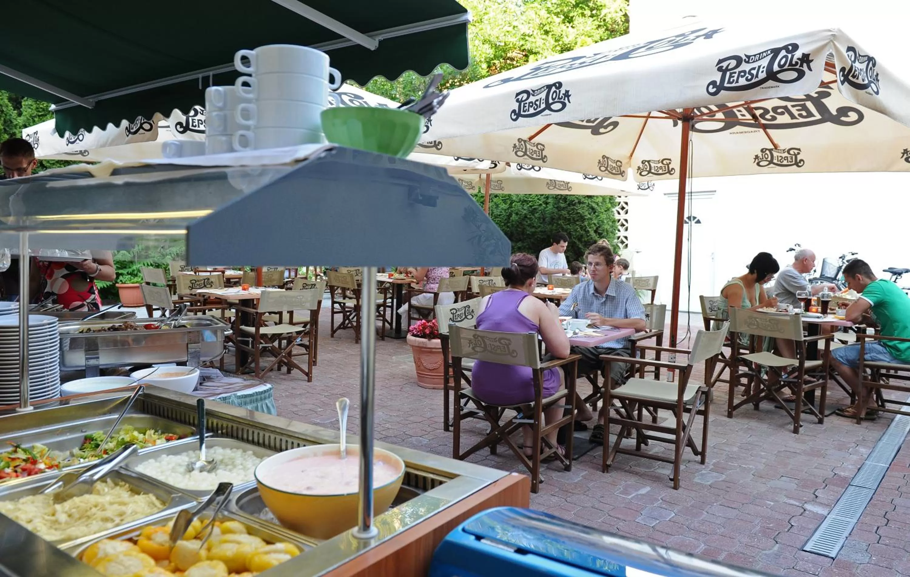 Entertainment in Hotel Minaret&Étterem