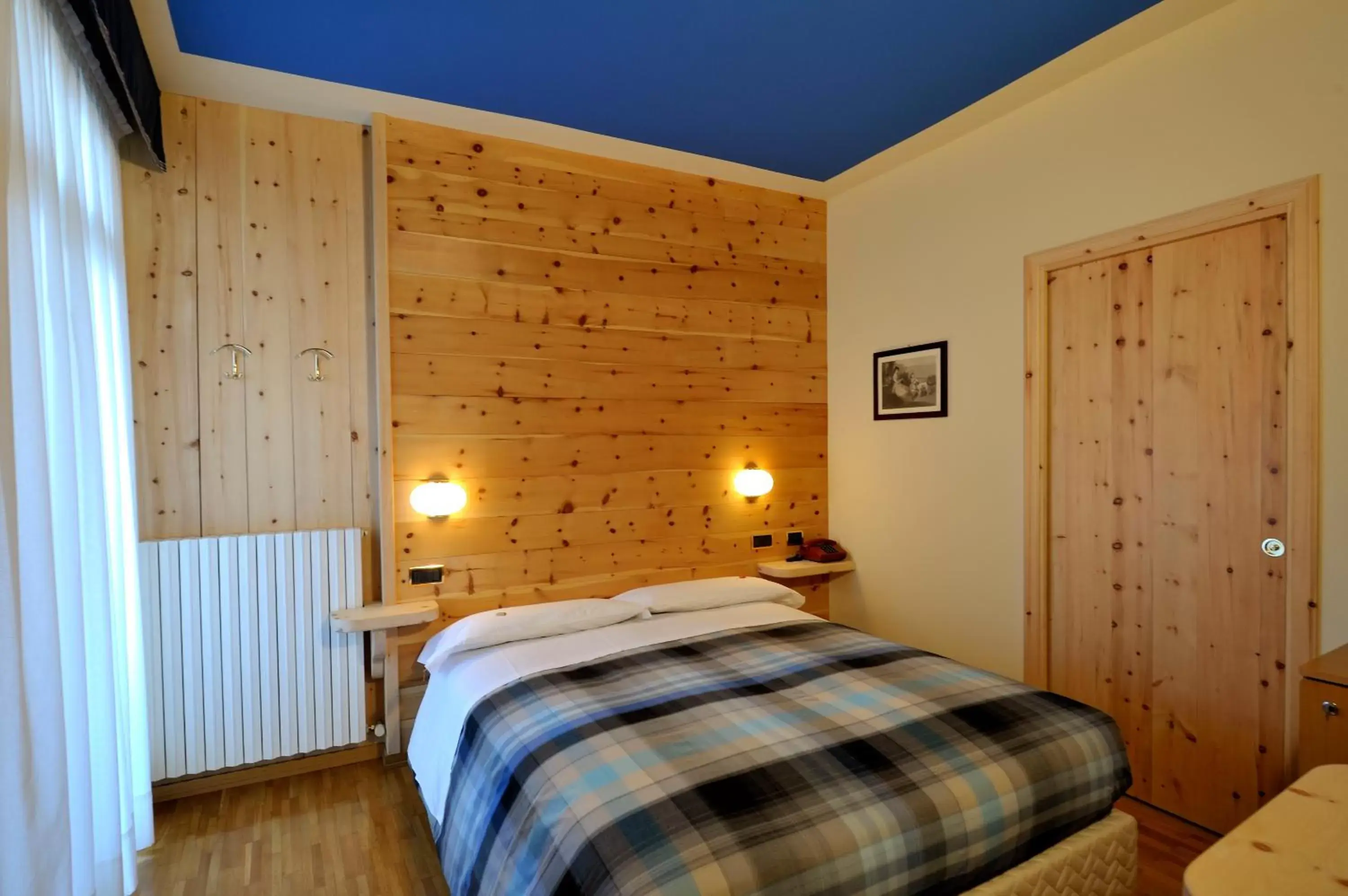 Queen Room with Balcony in Meublè Garnì Della Contea Queen Room with Balcony in Meublè Garnì Della Contea