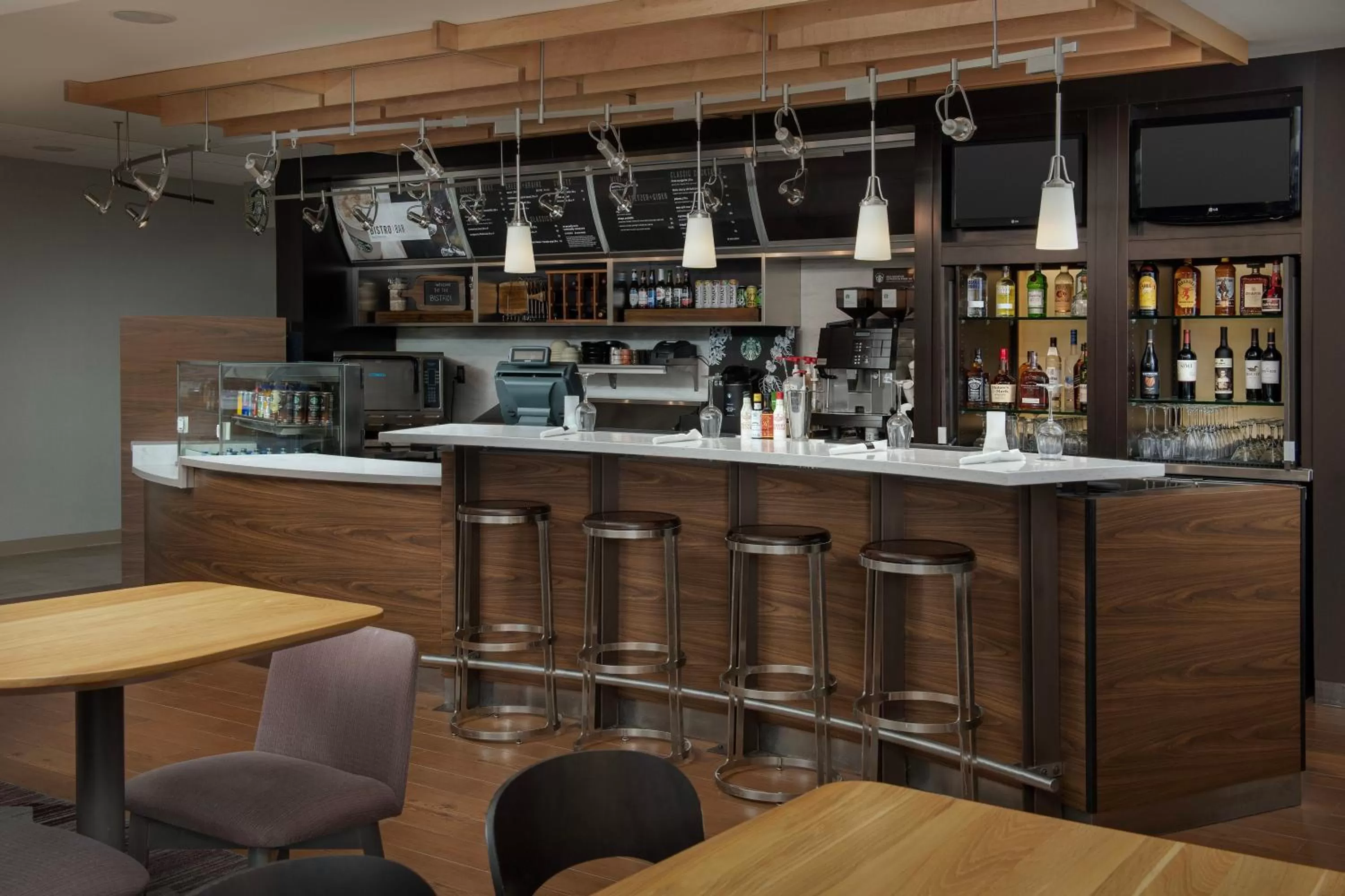 Lounge or bar in Courtyard by Marriott Dayton Beavercreek