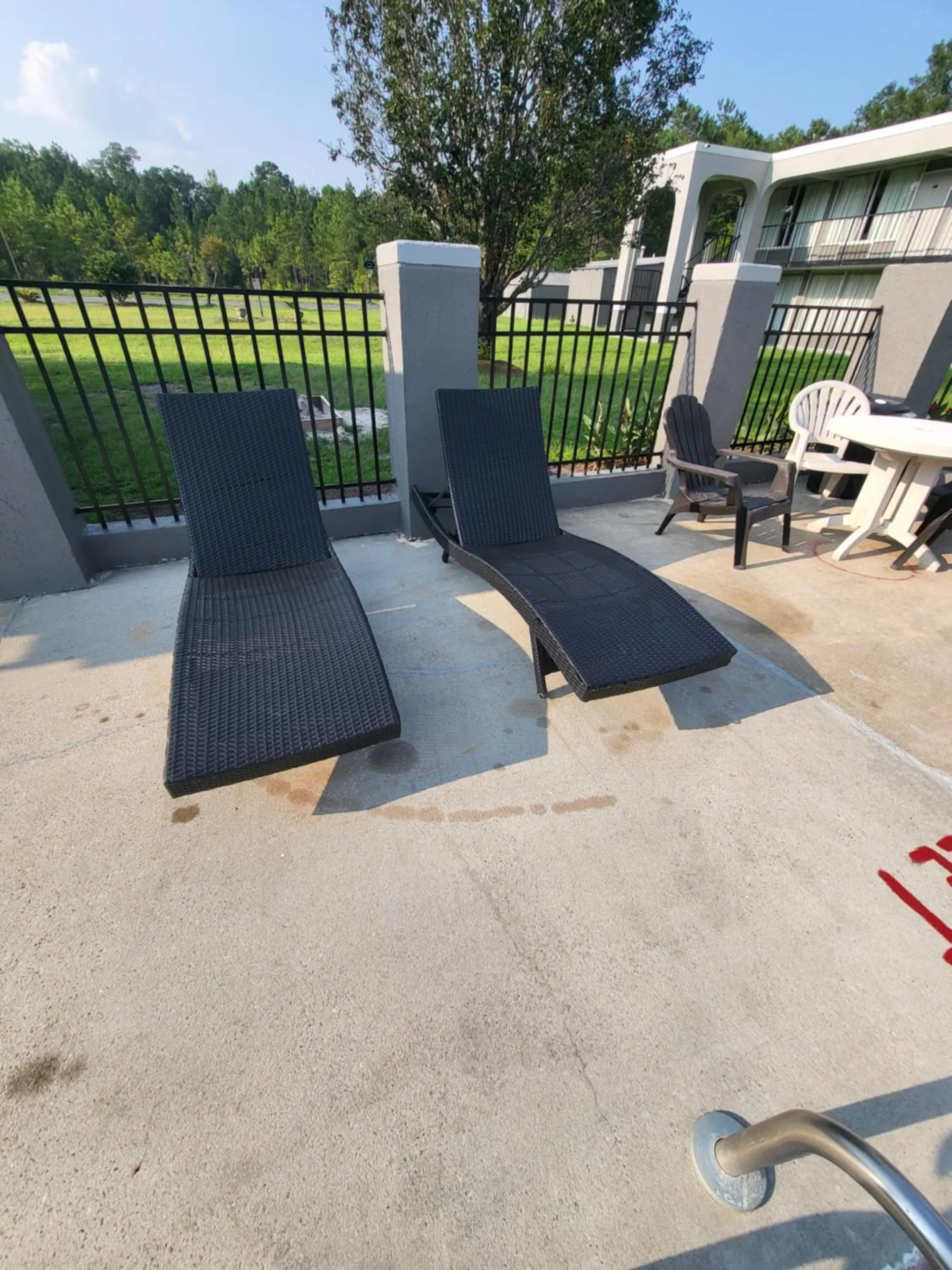 Swimming pool in Econolodge