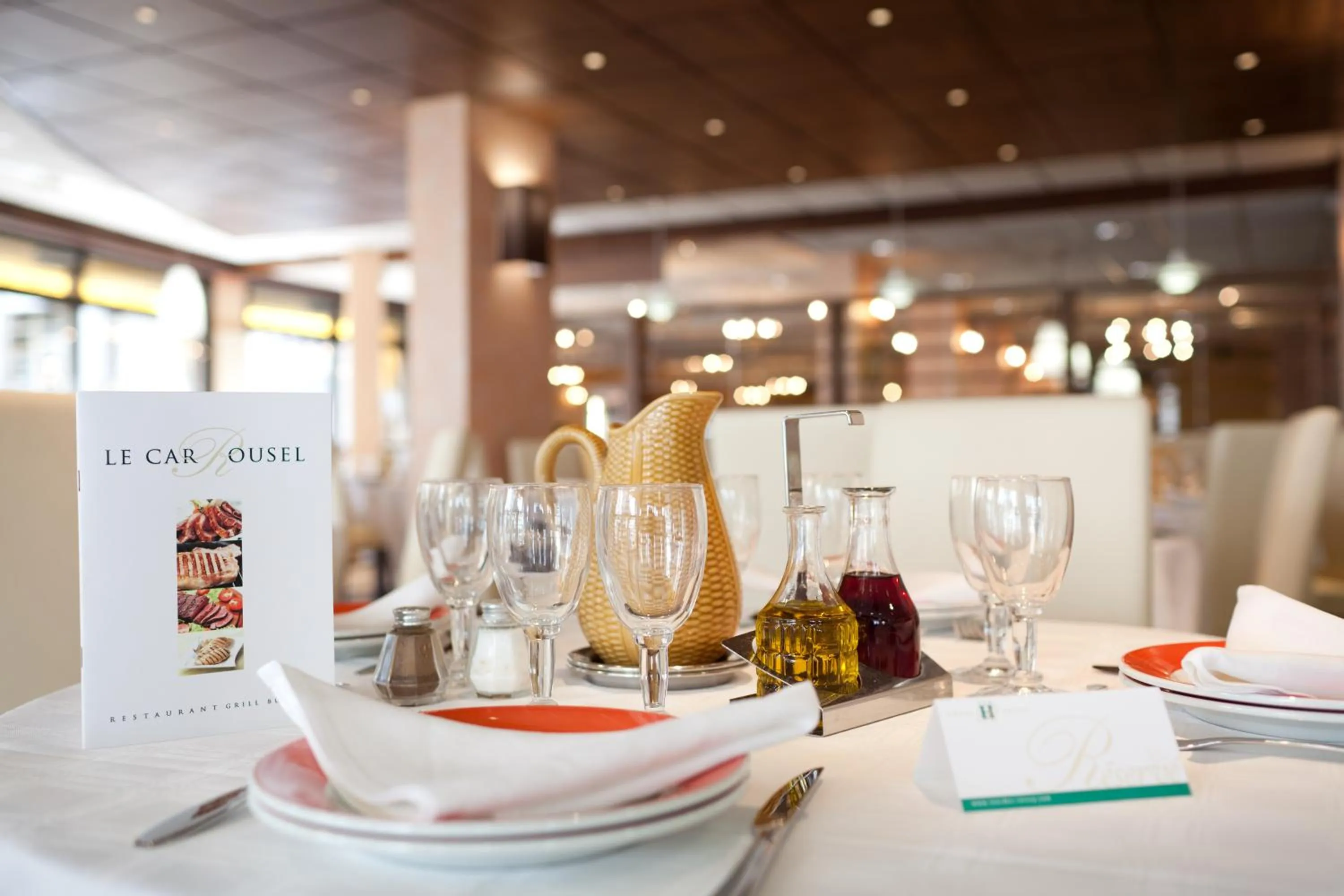 Restaurant/places to eat in Hôtel Roissy