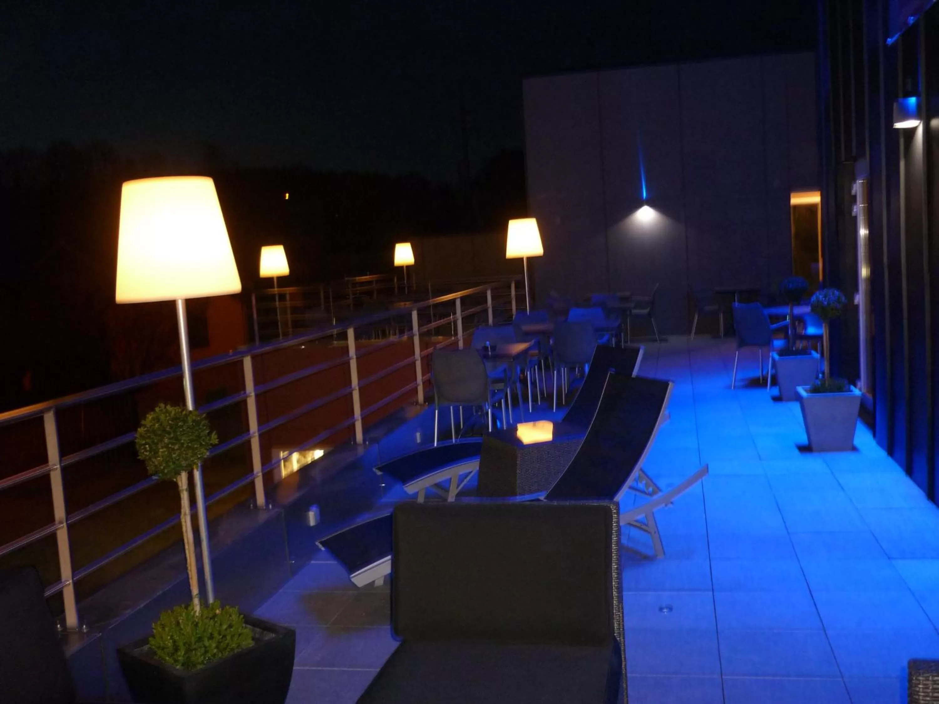 Night in Hotel Le Midi