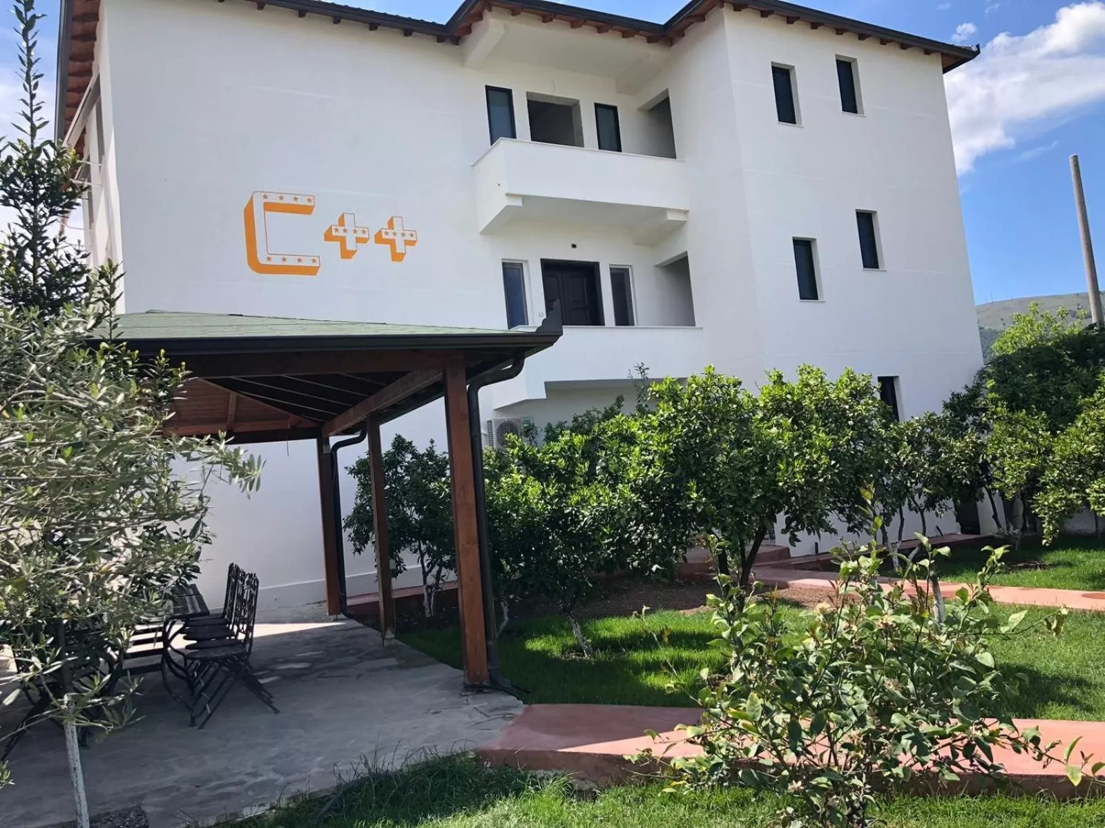 Property Building in Vila C++