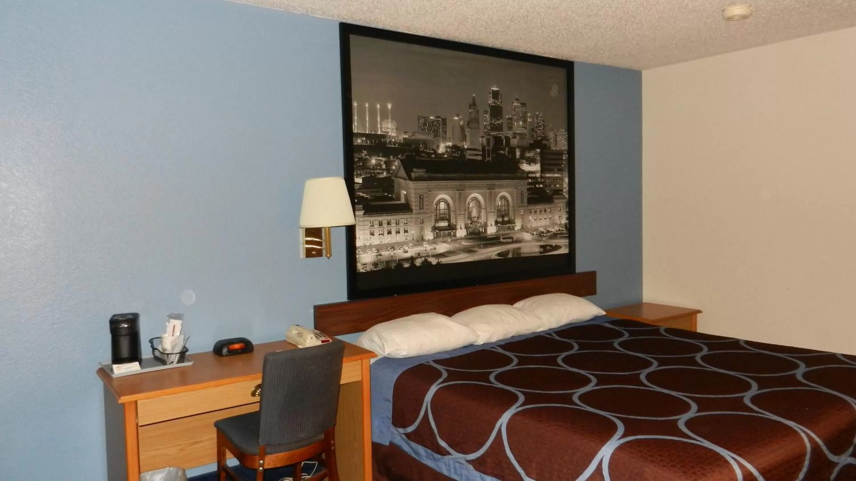 Photo of the whole room, Bed in Super 8 by Wyndham Potosi