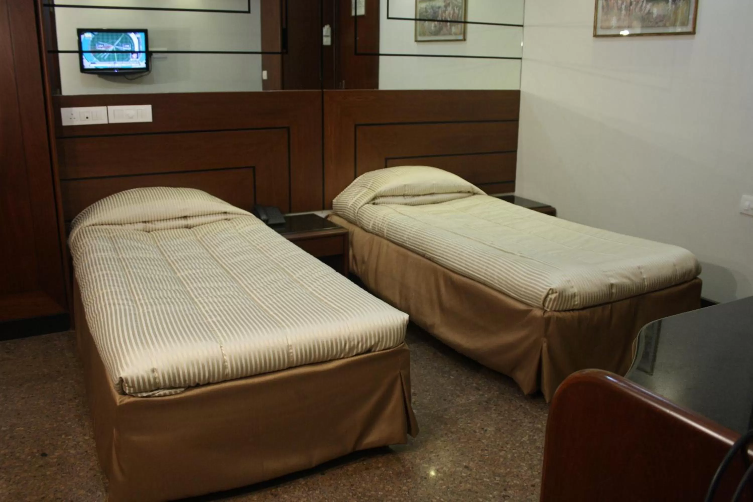 Bed in Hotel Karl Residency