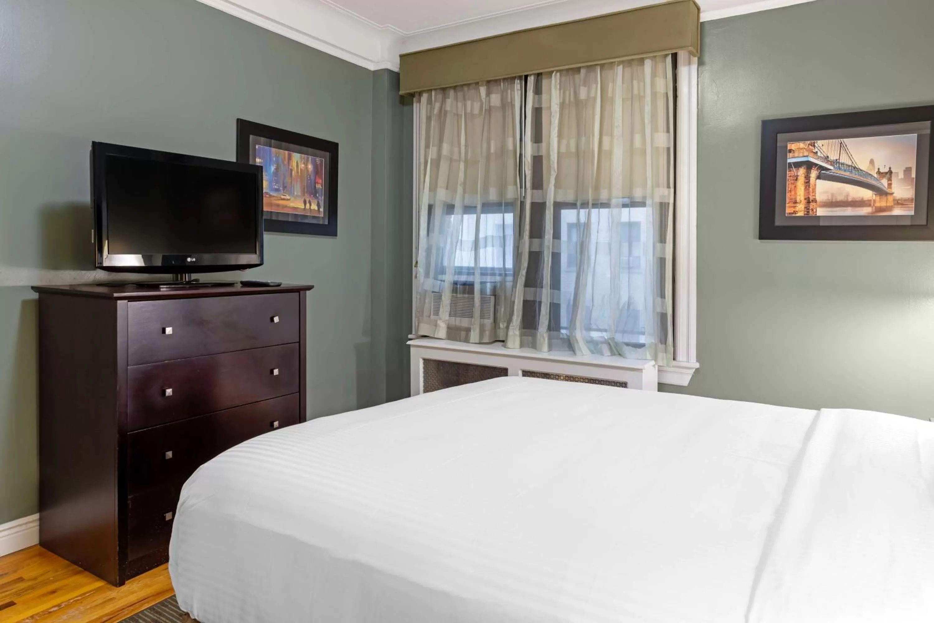 Bedroom, Bed in Best Western Plus Hospitality House Suites
