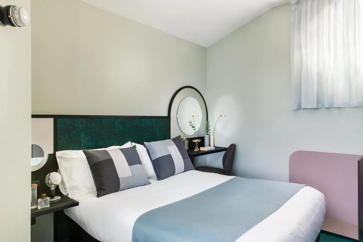 Bed in Hôtel les Cigales