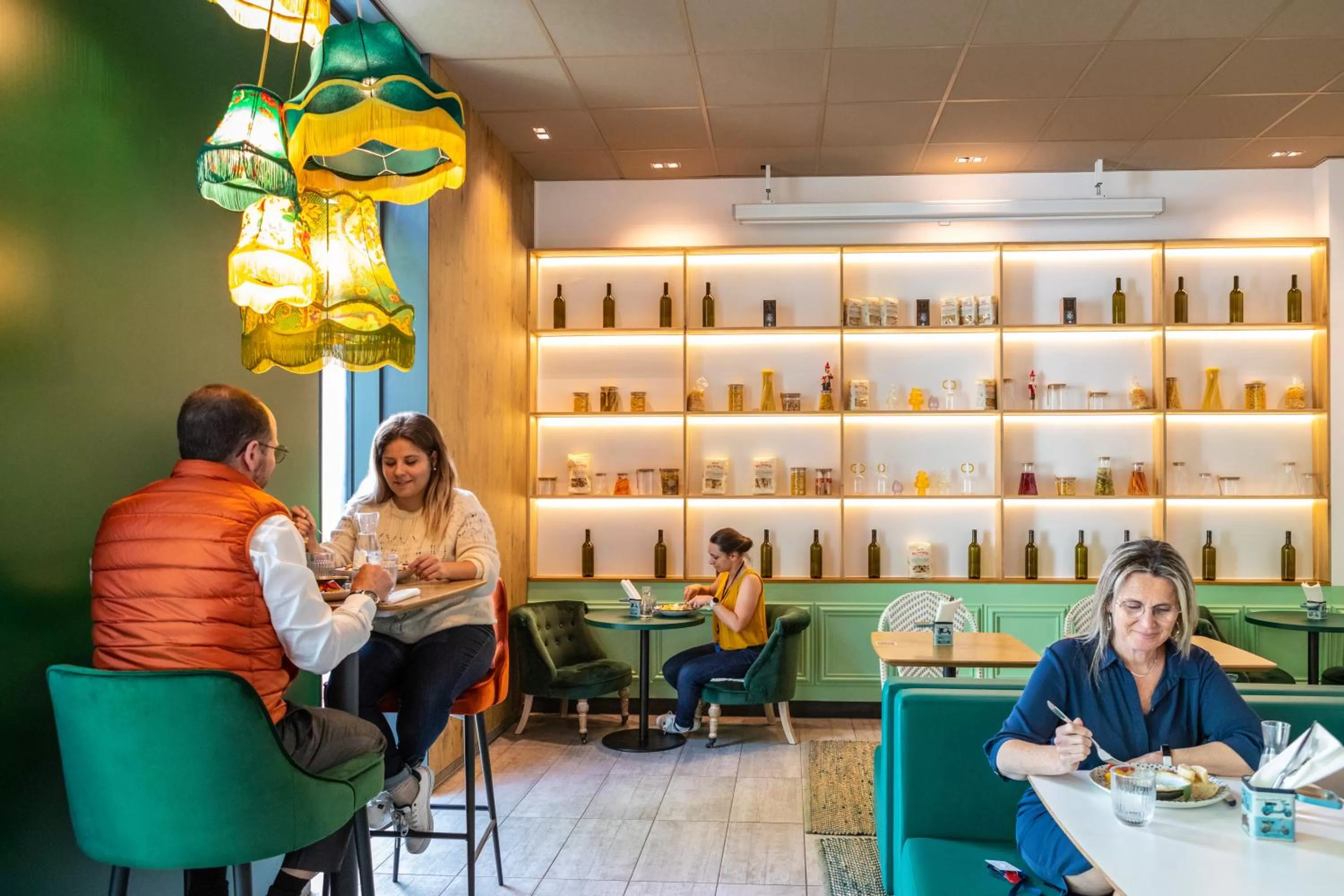 Restaurant/places to eat in ibis Paris Coeur d'Orly Airport