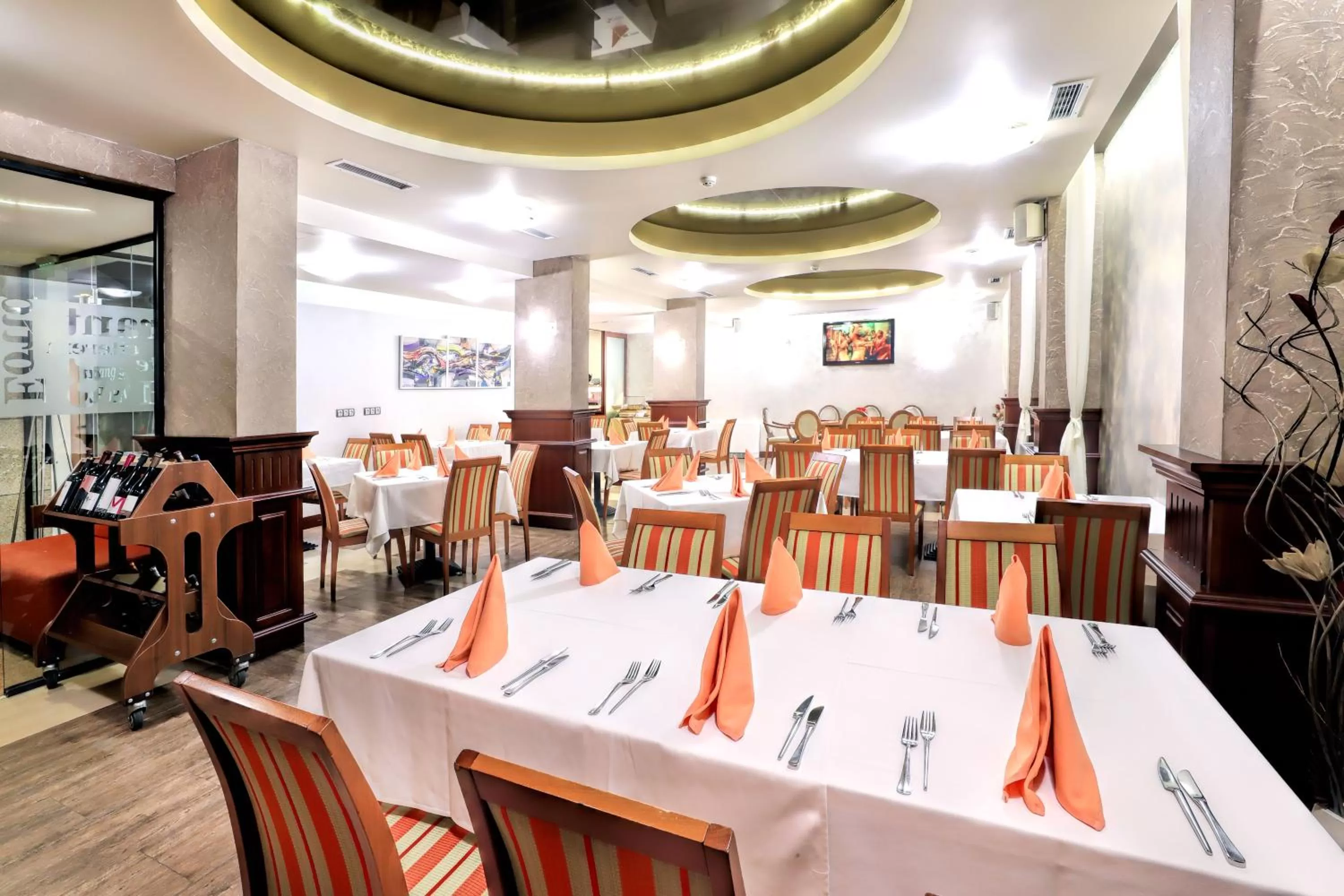 Restaurant/places to eat in Budapest Hotel - Free Parking