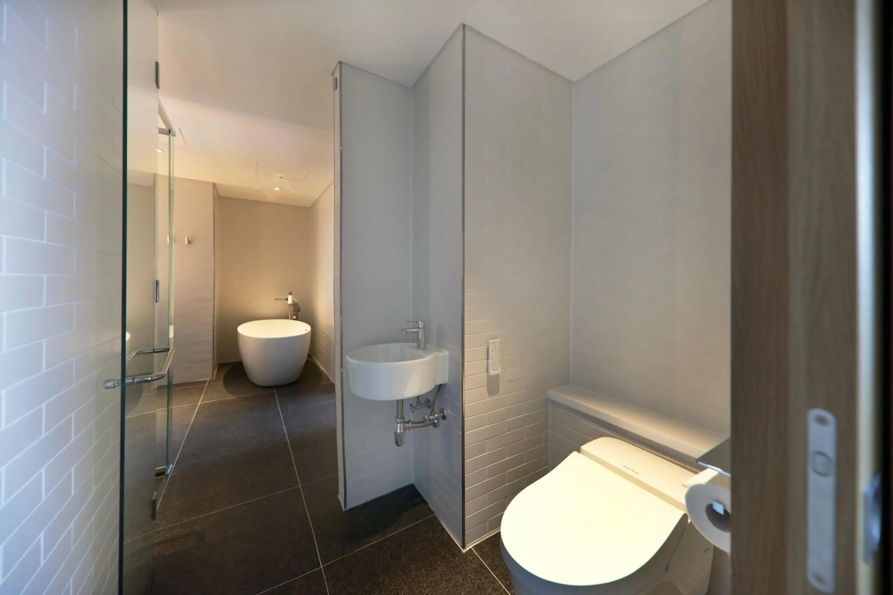 Shower in Mercure Ambassador Ulsan