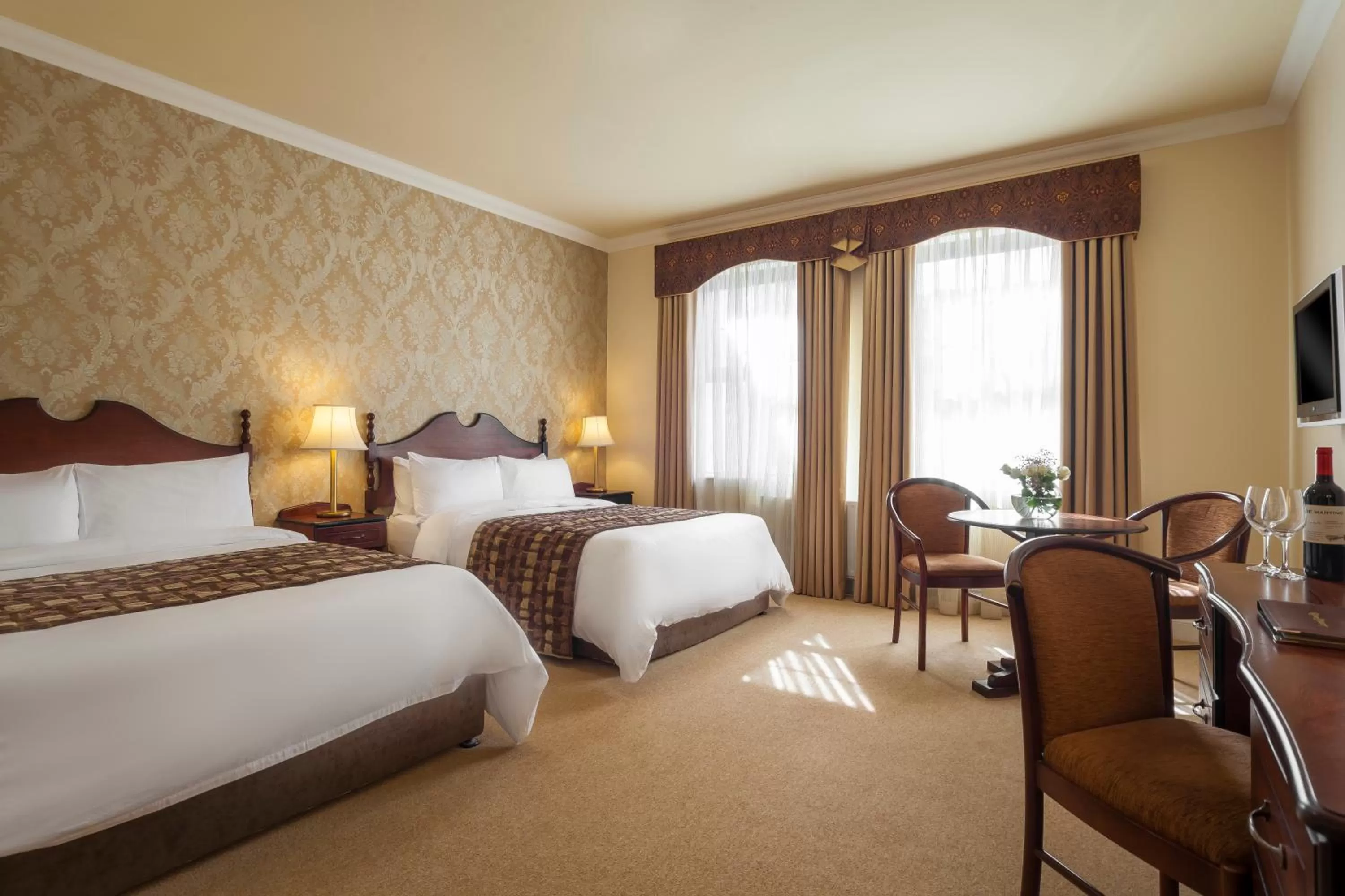 Twin / Family in An Chúirt Hotel, Gweedore, Donegal