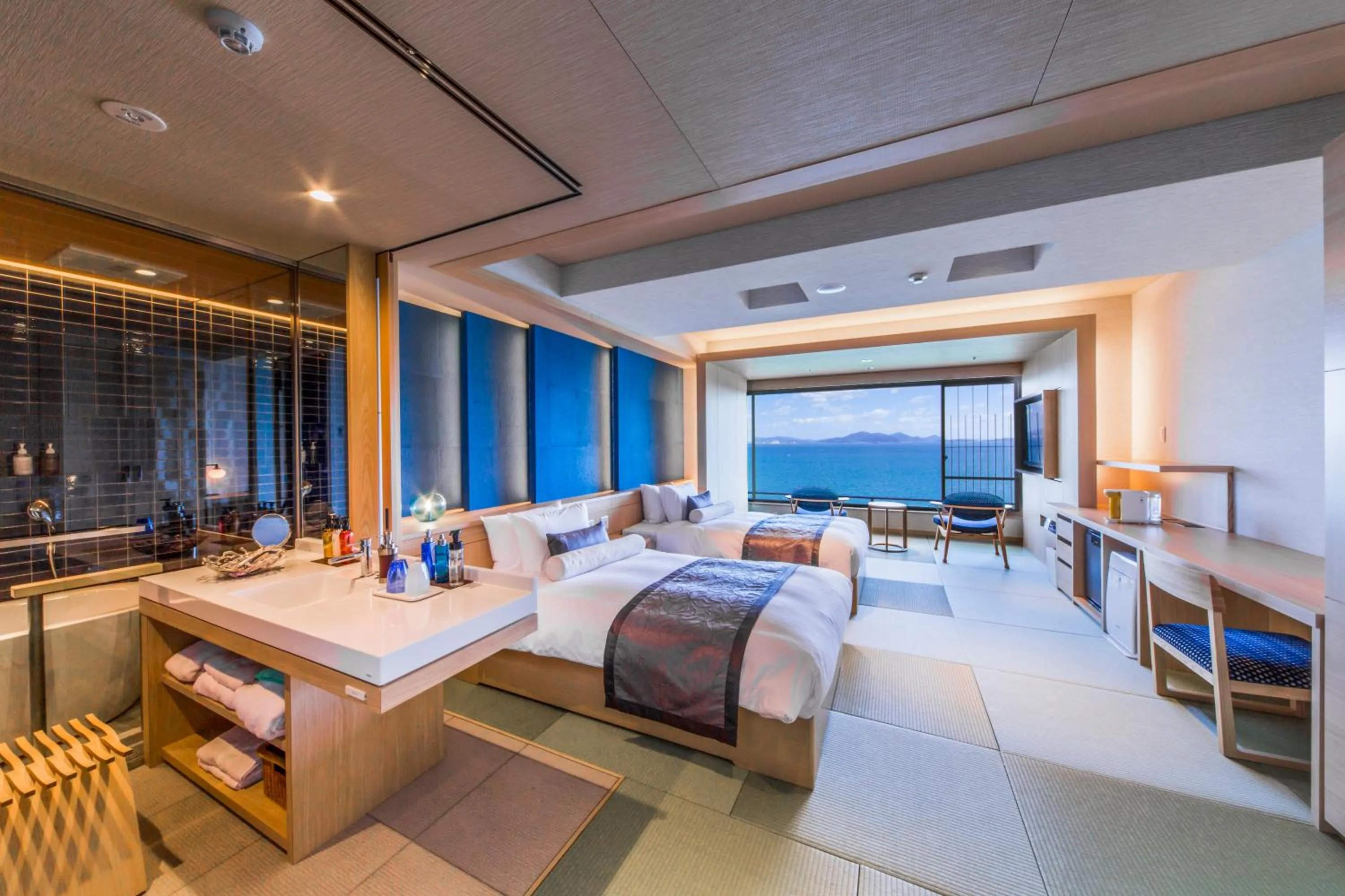 Photo of the whole room, Bed in Hotel Ofutei