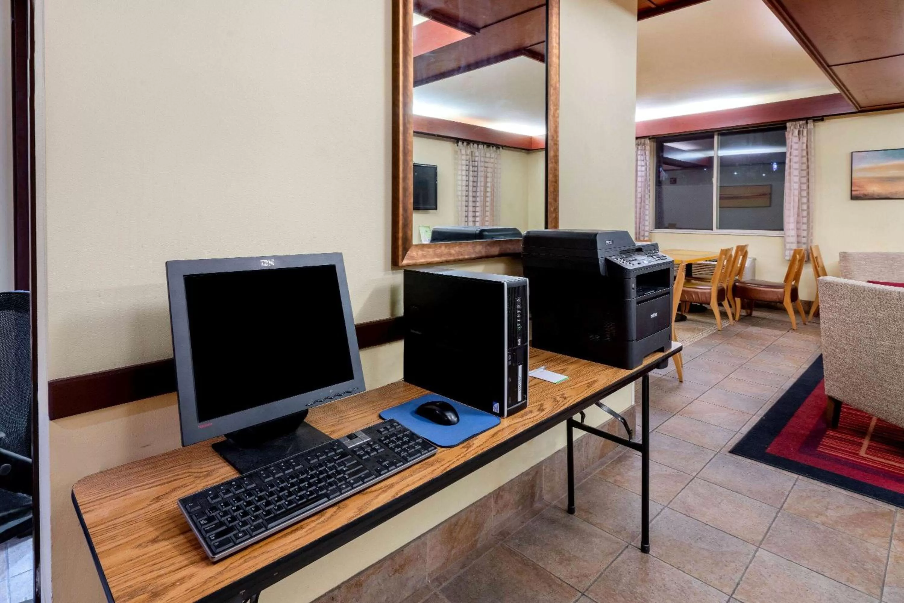 Business facilities in La Quinta by Wyndham Helena