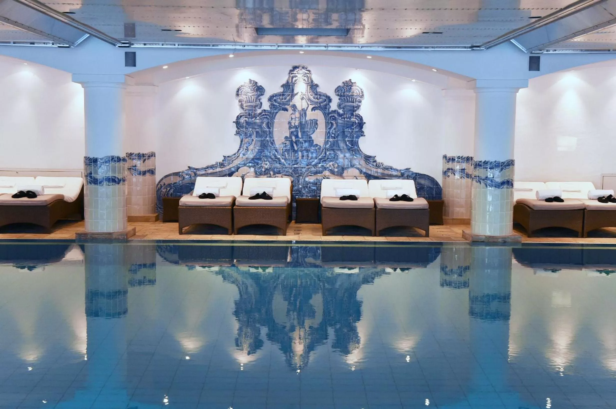 Swimming pool, Bed in Grand Hôtel du Golf & Palace