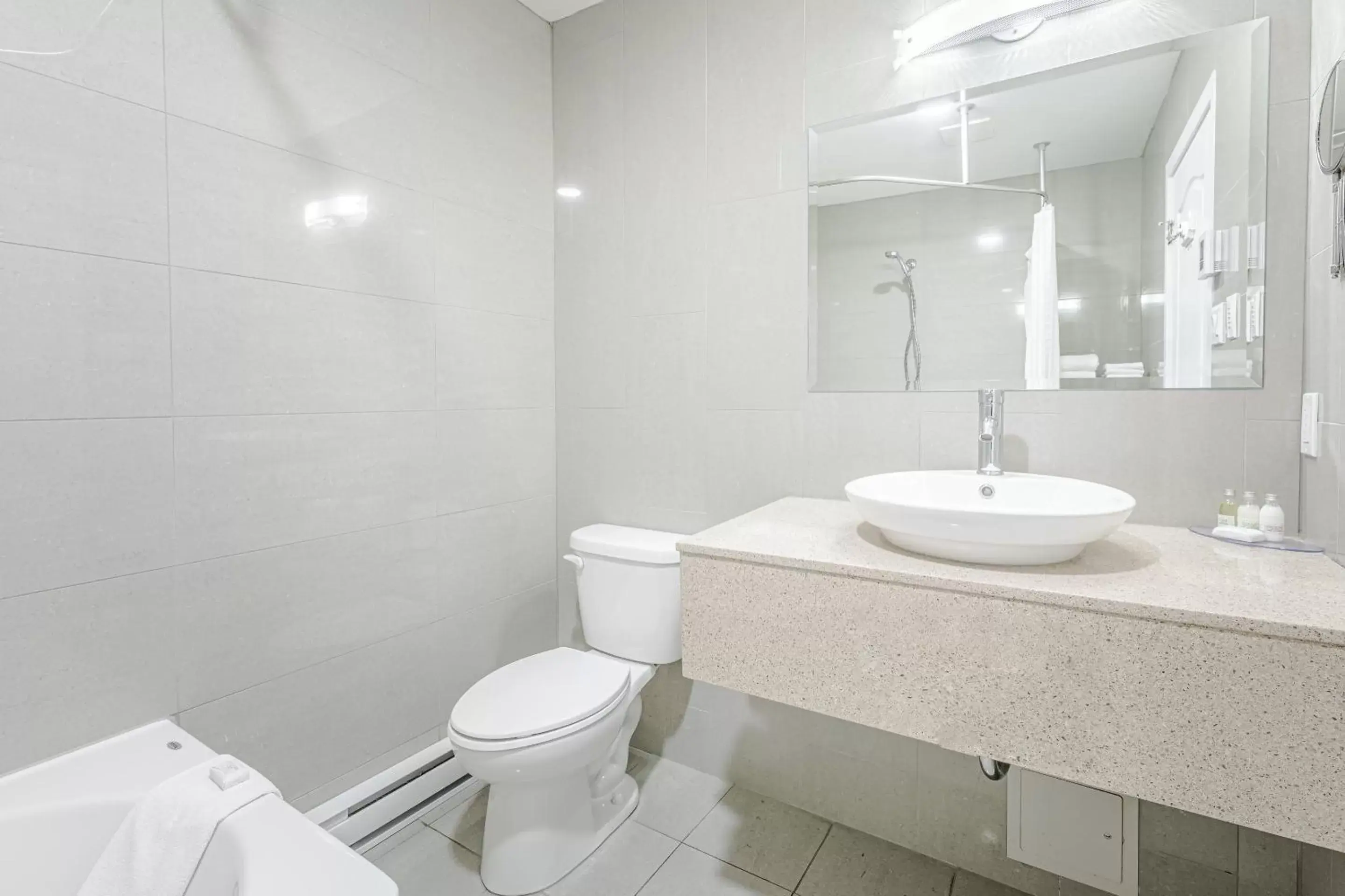 Quadruple Room with Balcony in Hotel Montfort Nicolet Quadruple Room with Balcony in Hotel Montfort Nicolet