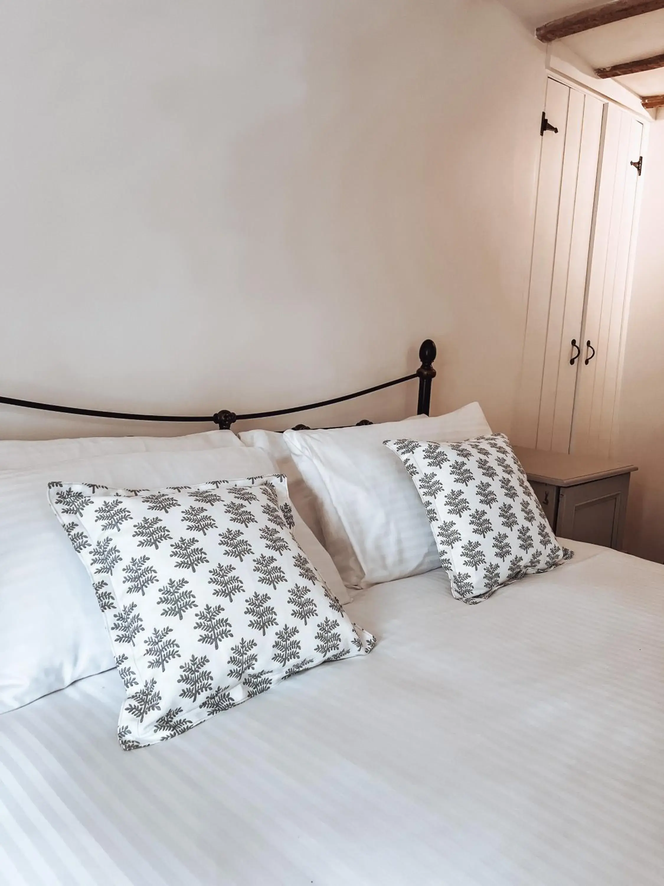 Standard King Room in The Fox at Barrington Standard King Room in The Fox at Barrington