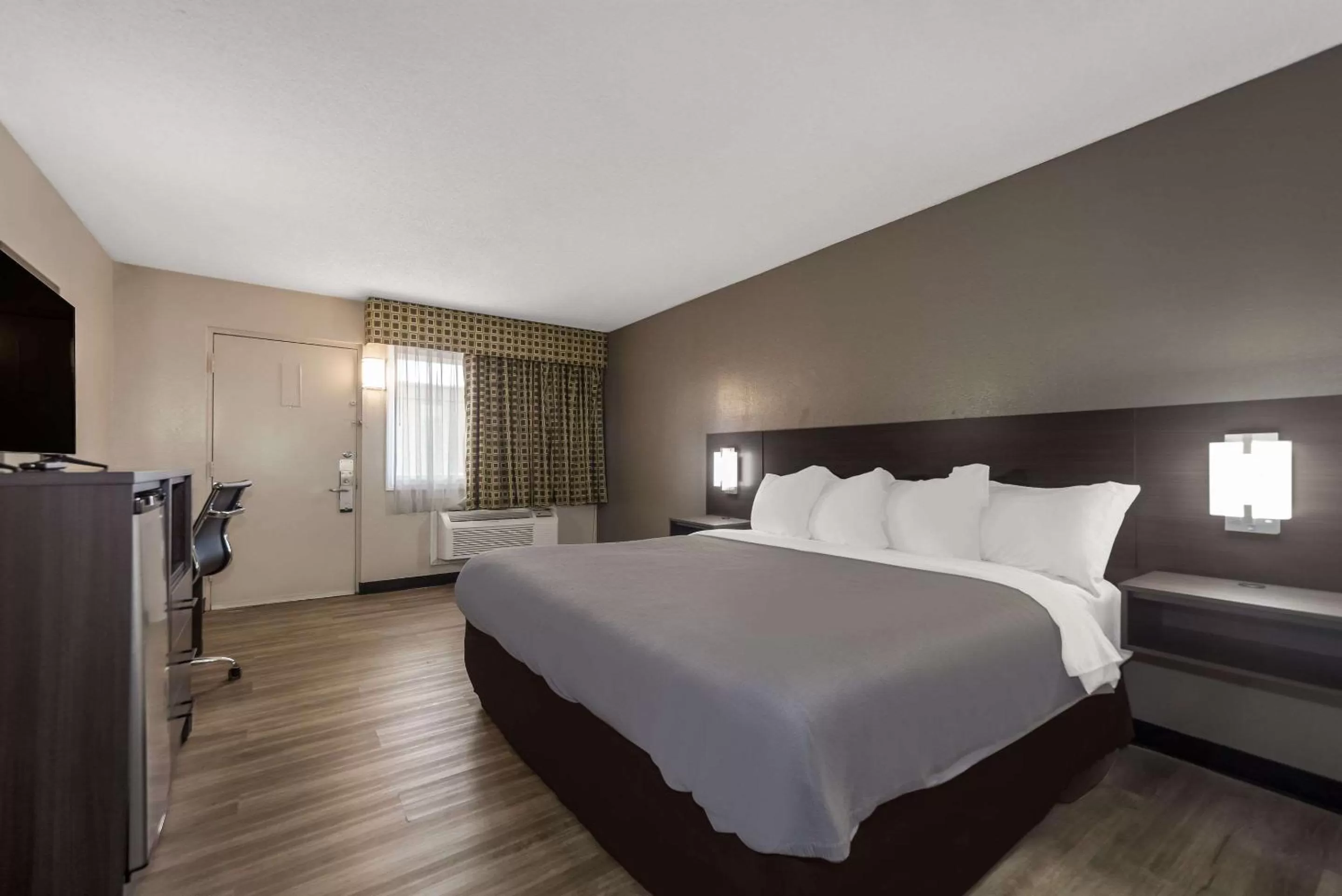 Bedroom, Bed in Quality Inn Charleston - West Ashley