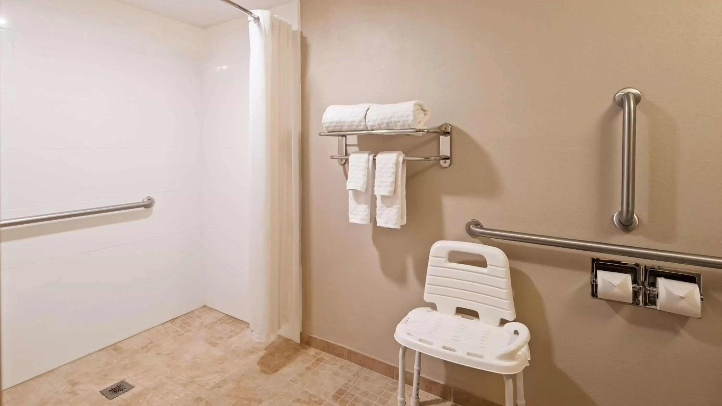 Queen Room with Roll-in Shower - Disability Access - Non-smoking in Best Western Annapolis Queen Room with Roll-in Shower - Disability Access - Non-smoking in Best Western Annapolis