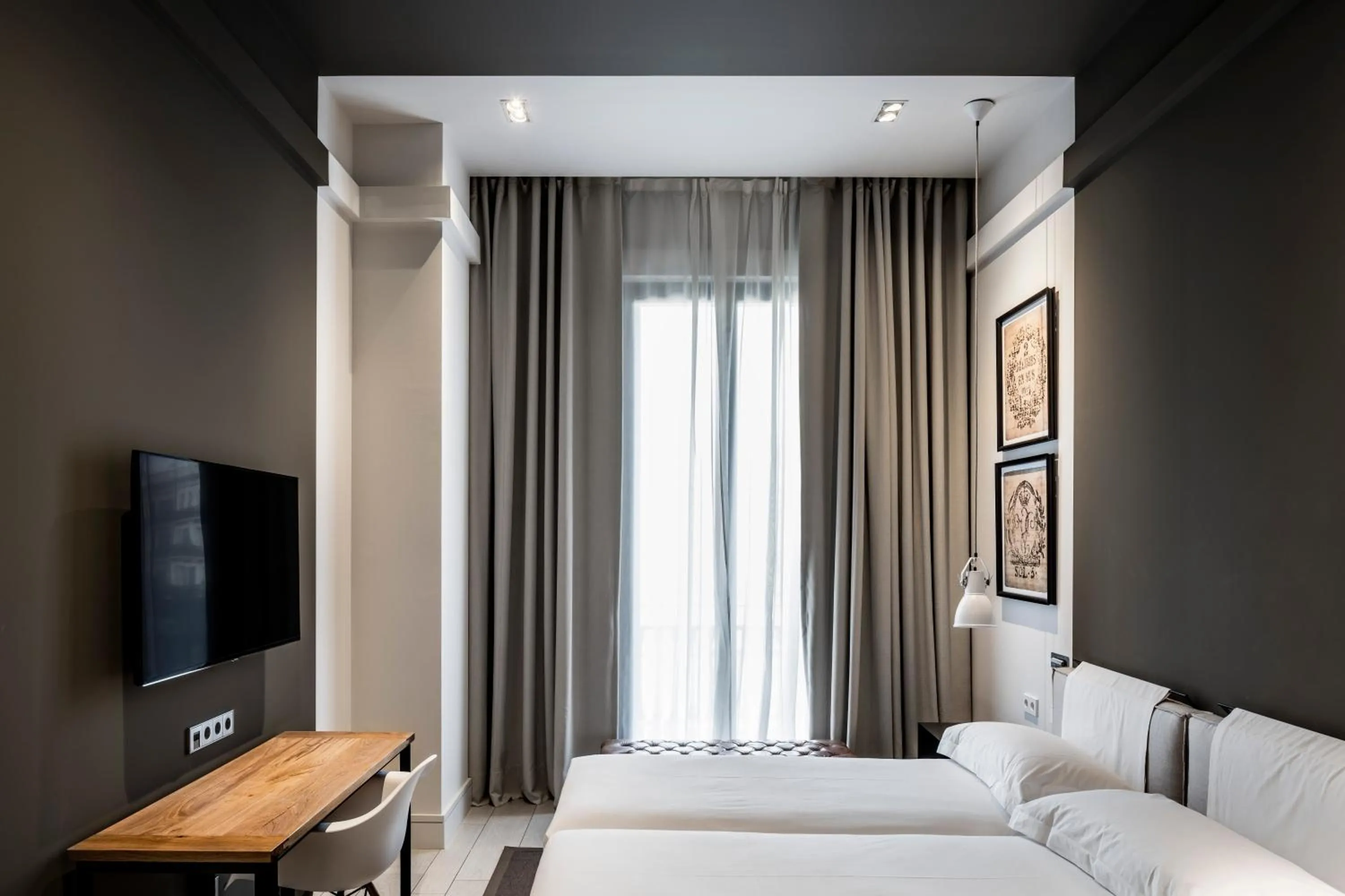 Bedroom, Bed in Midtown Apartments