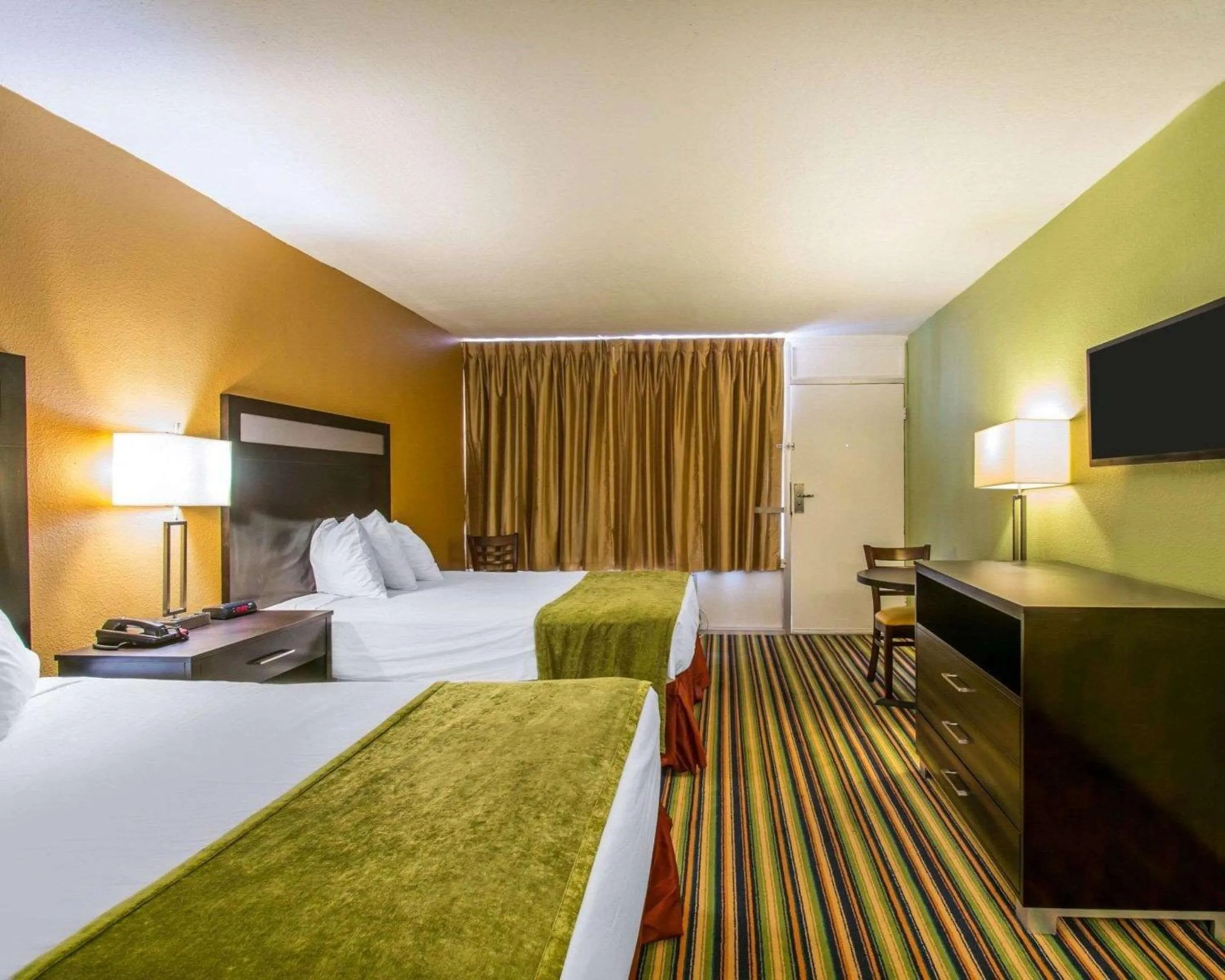 Photo of the whole room in Sunset Palm Hotel