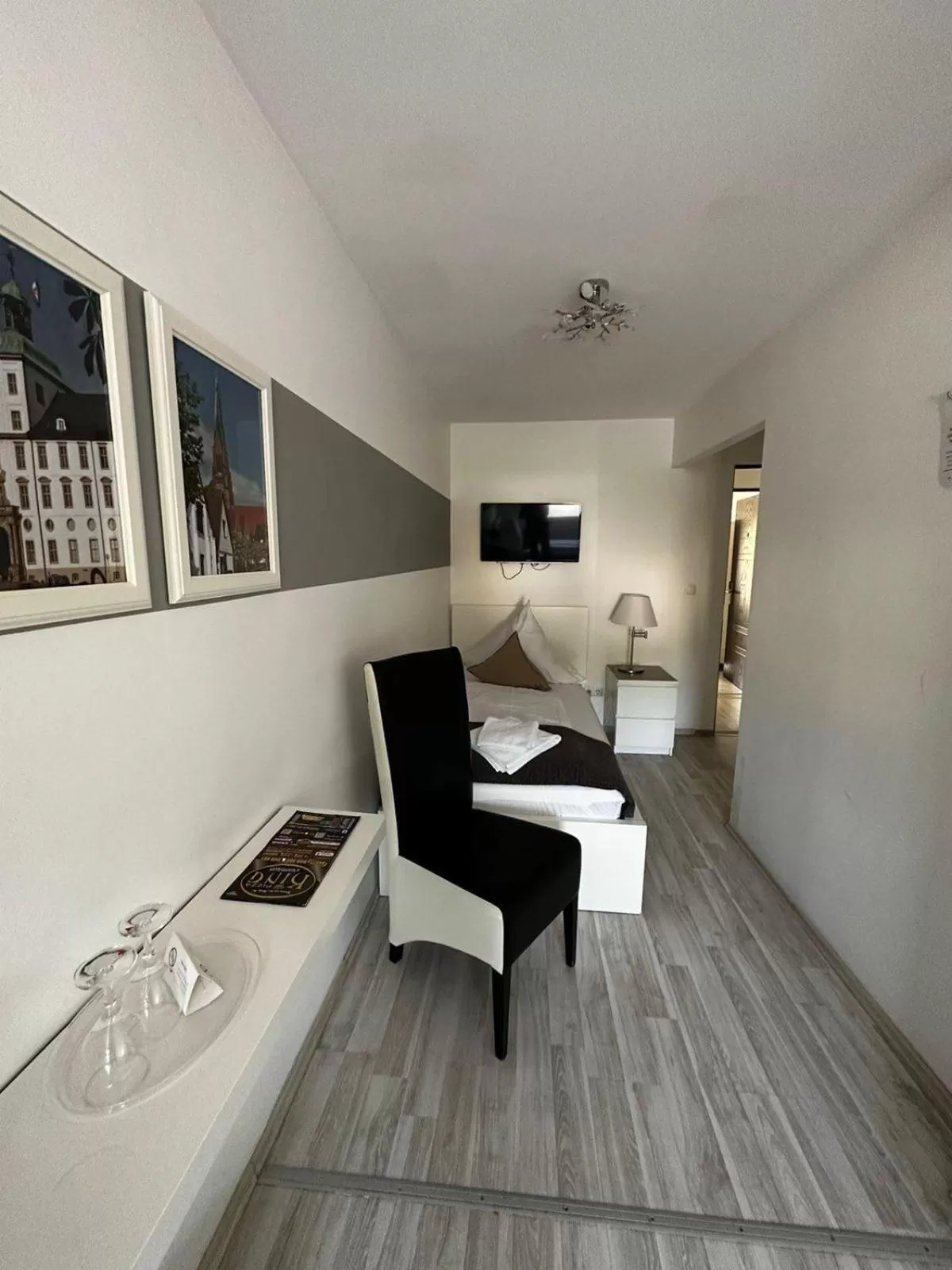 Bed in Hotel Deutscher Hof