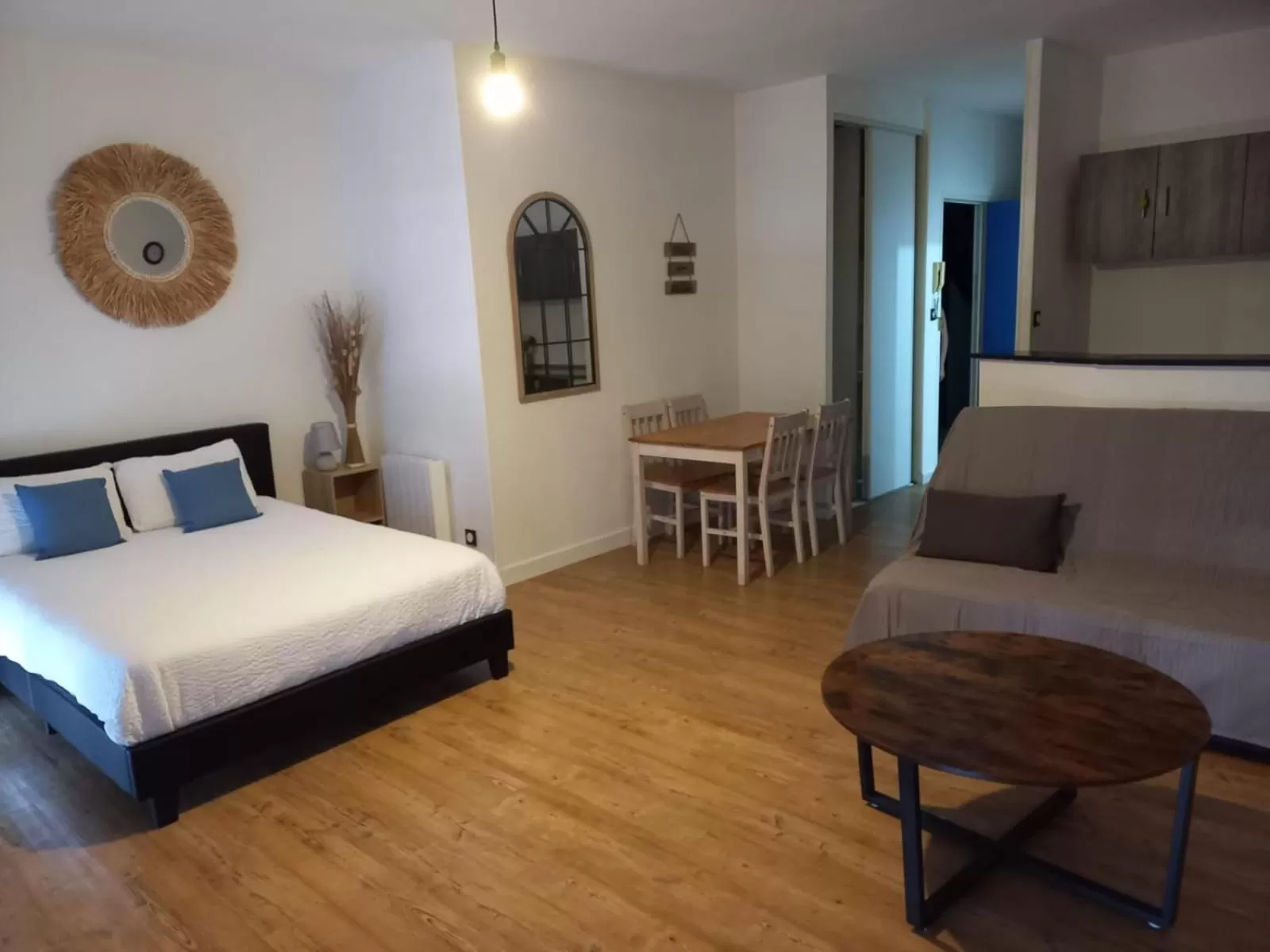 Bedroom, Bed in Logis Hôtel La Résidence, Cognac Centre