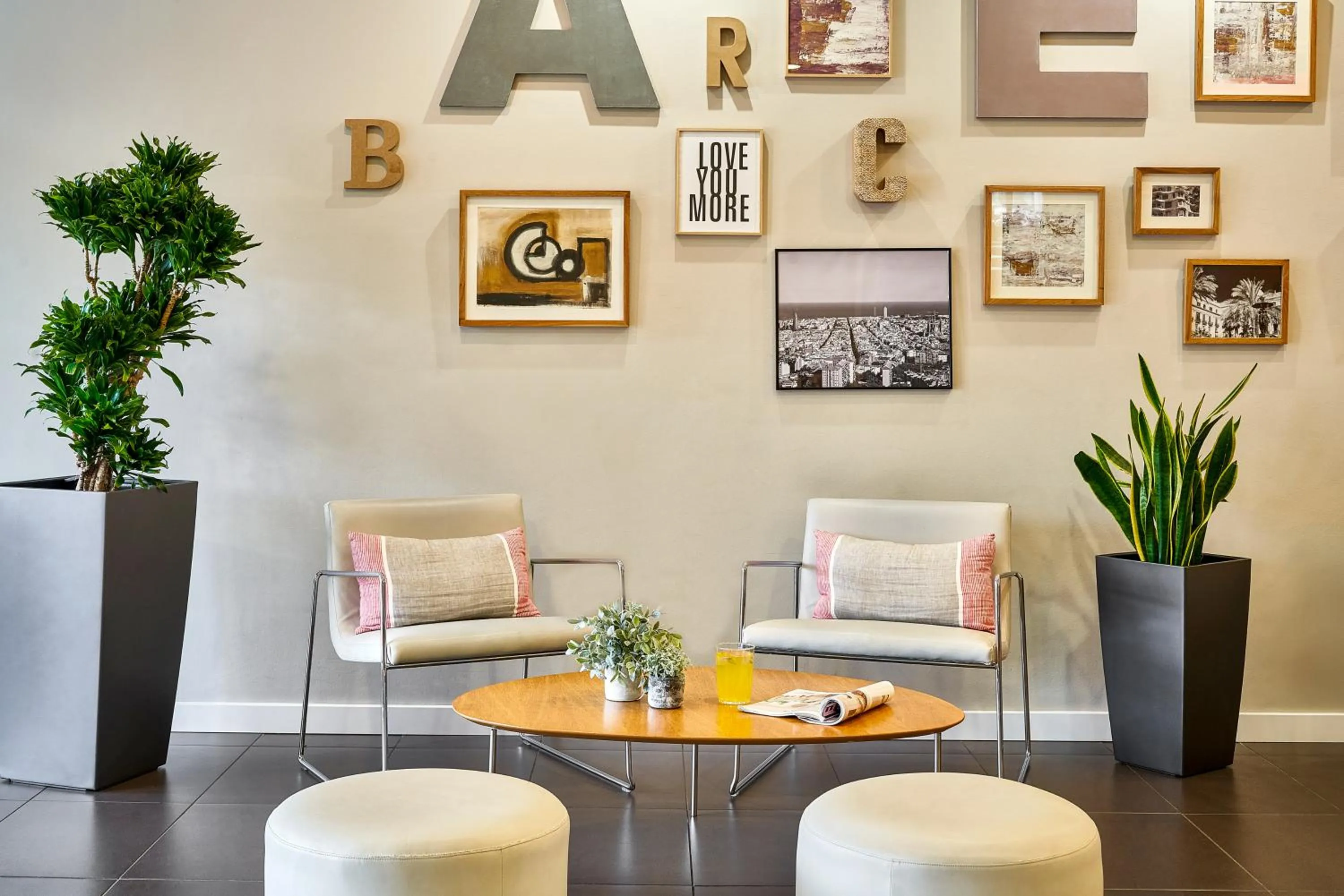 Lobby or reception in Ibis Barcelona Meridiana