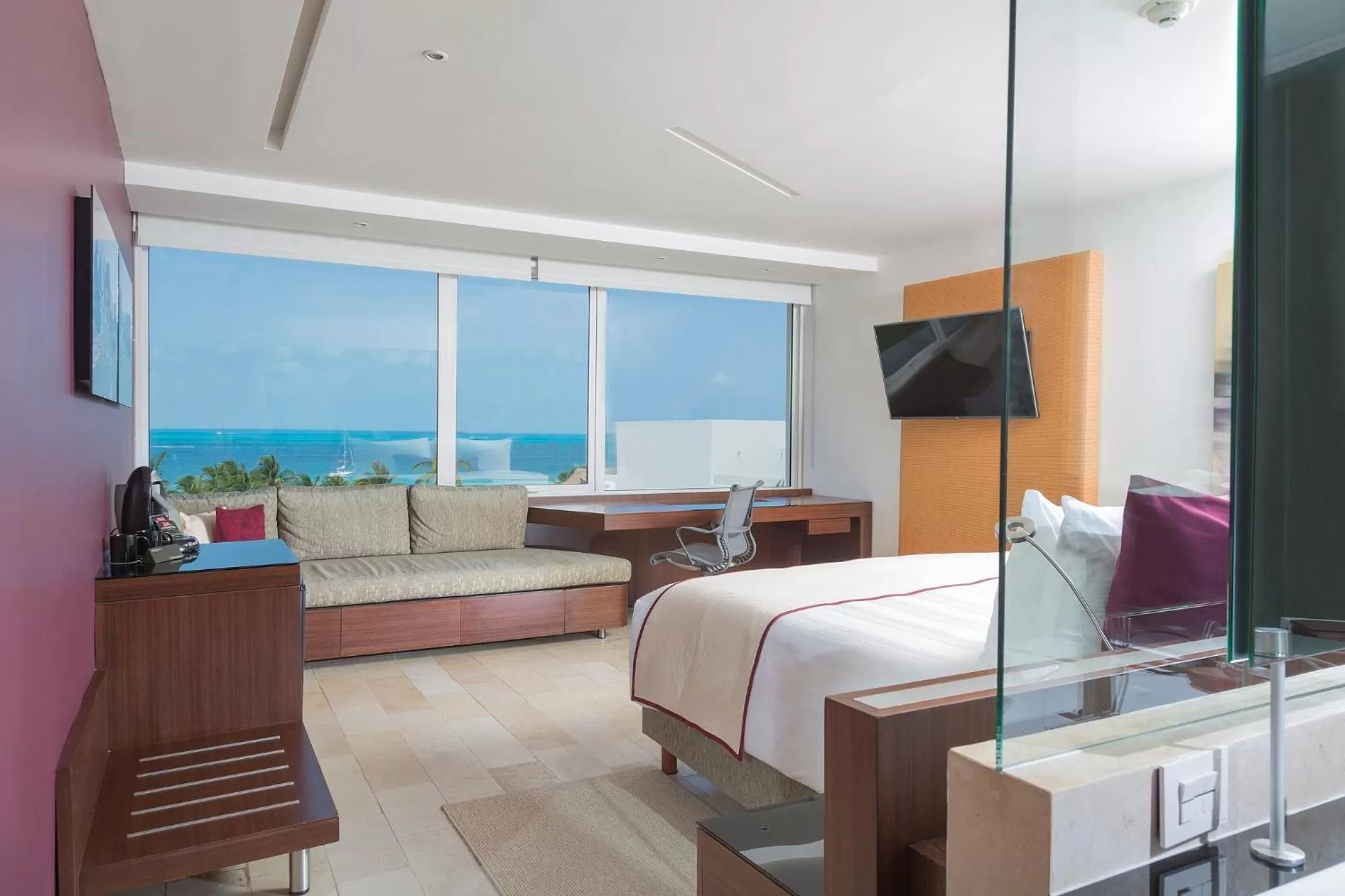 Photo of the whole room, Bed in Presidente InterContinental Cancun Resort