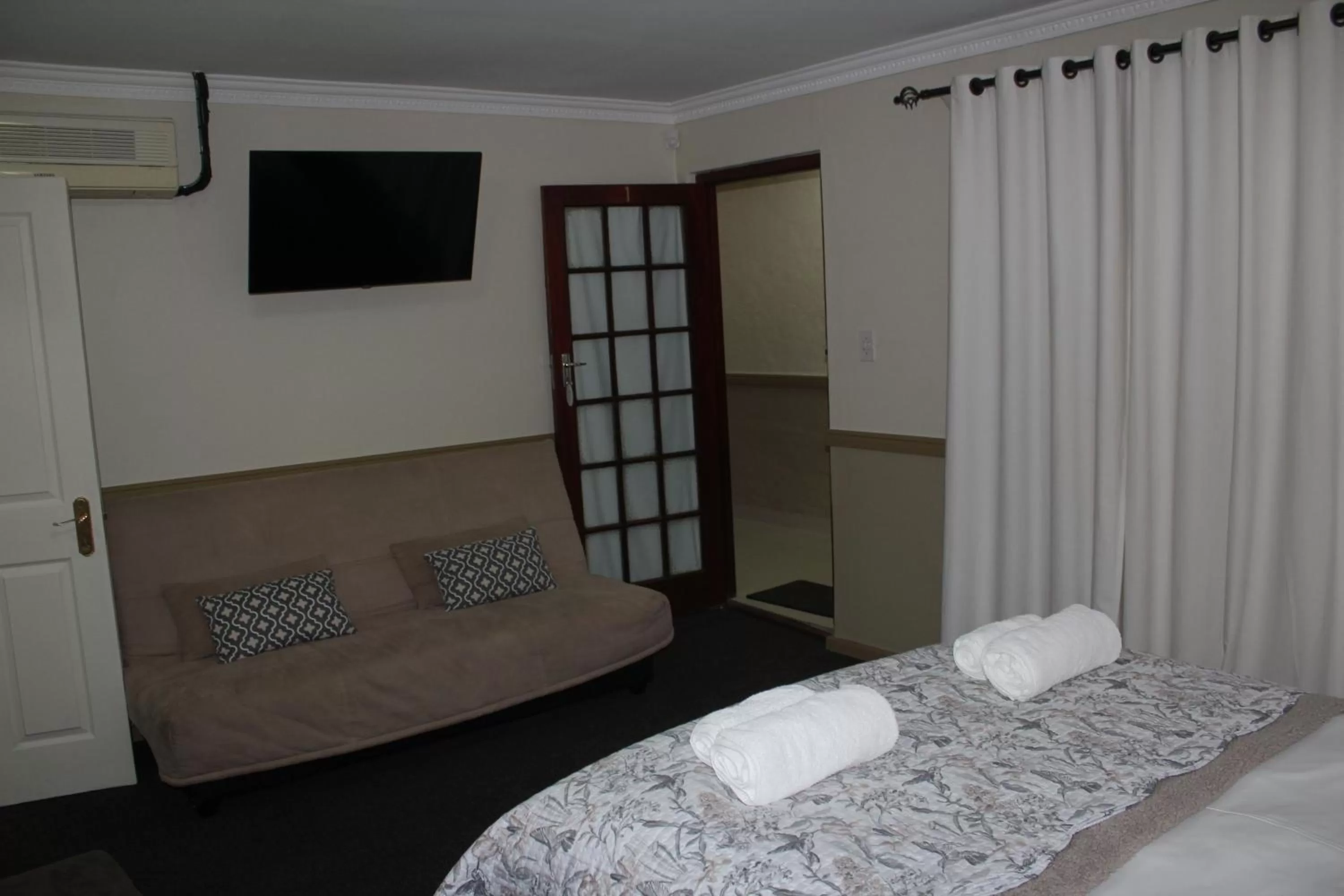 Bedroom, Bed in Victoria Heights B&B