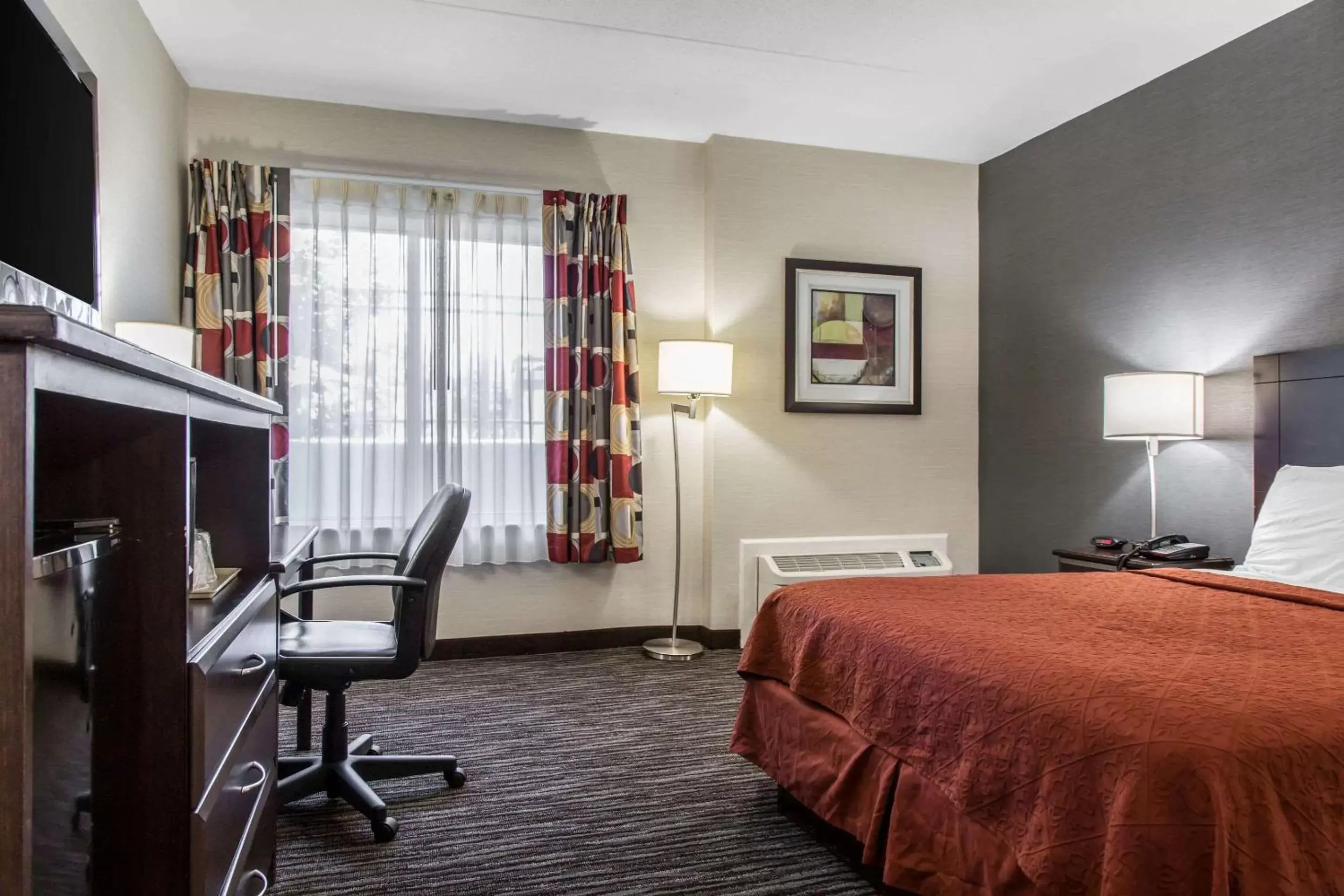 Queen Room - Accessible/Non-Smoking in Quality Inn & Suites Danbury near University Queen Room - Accessible/Non-Smoking in Quality Inn & Suites Danbury near University