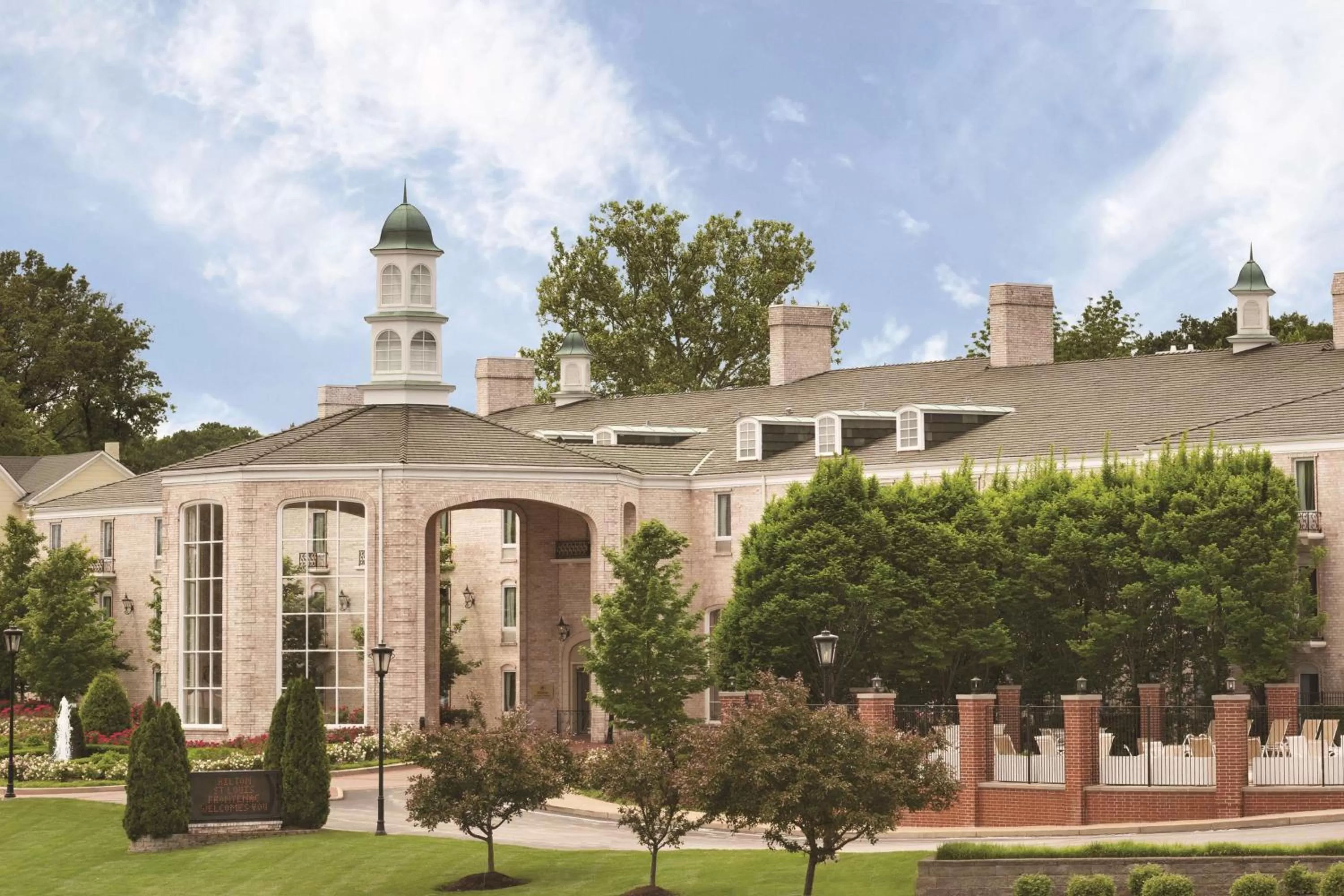 Property building in Hilton St. Louis Frontenac